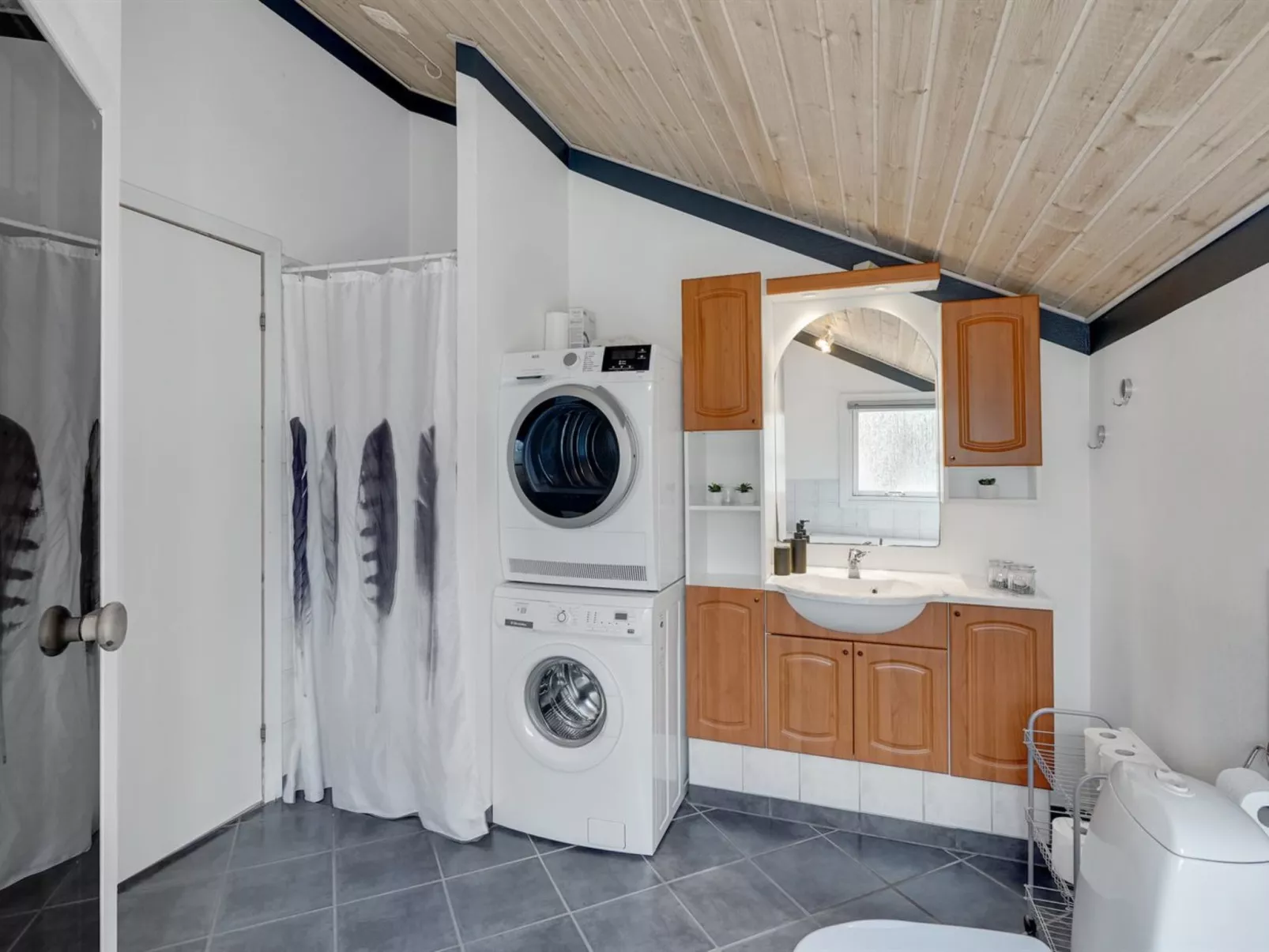 "Jarik" - 1.2km to the fjord-Binnen