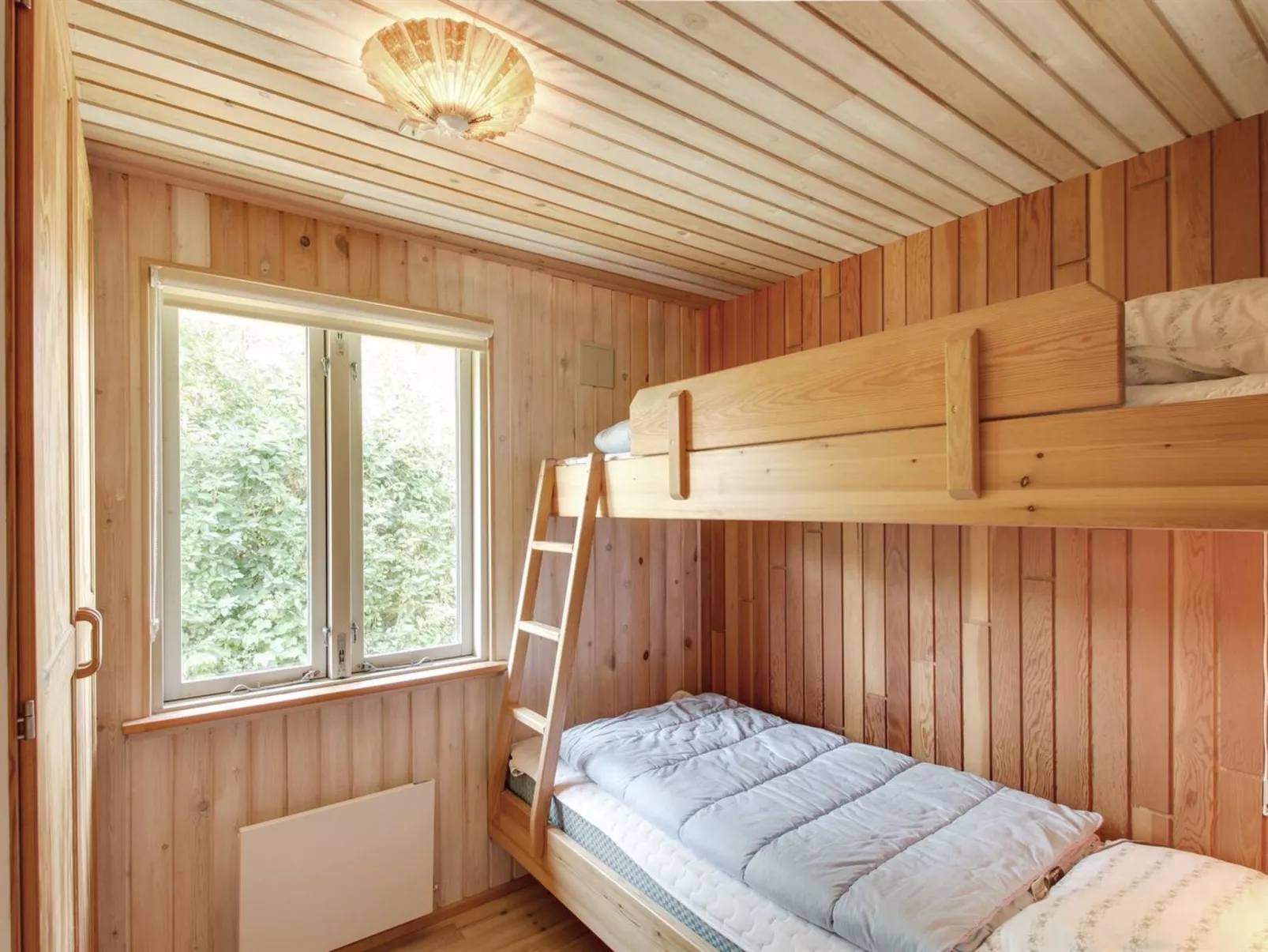 "Jaane" - 650m to the fjord-Binnen