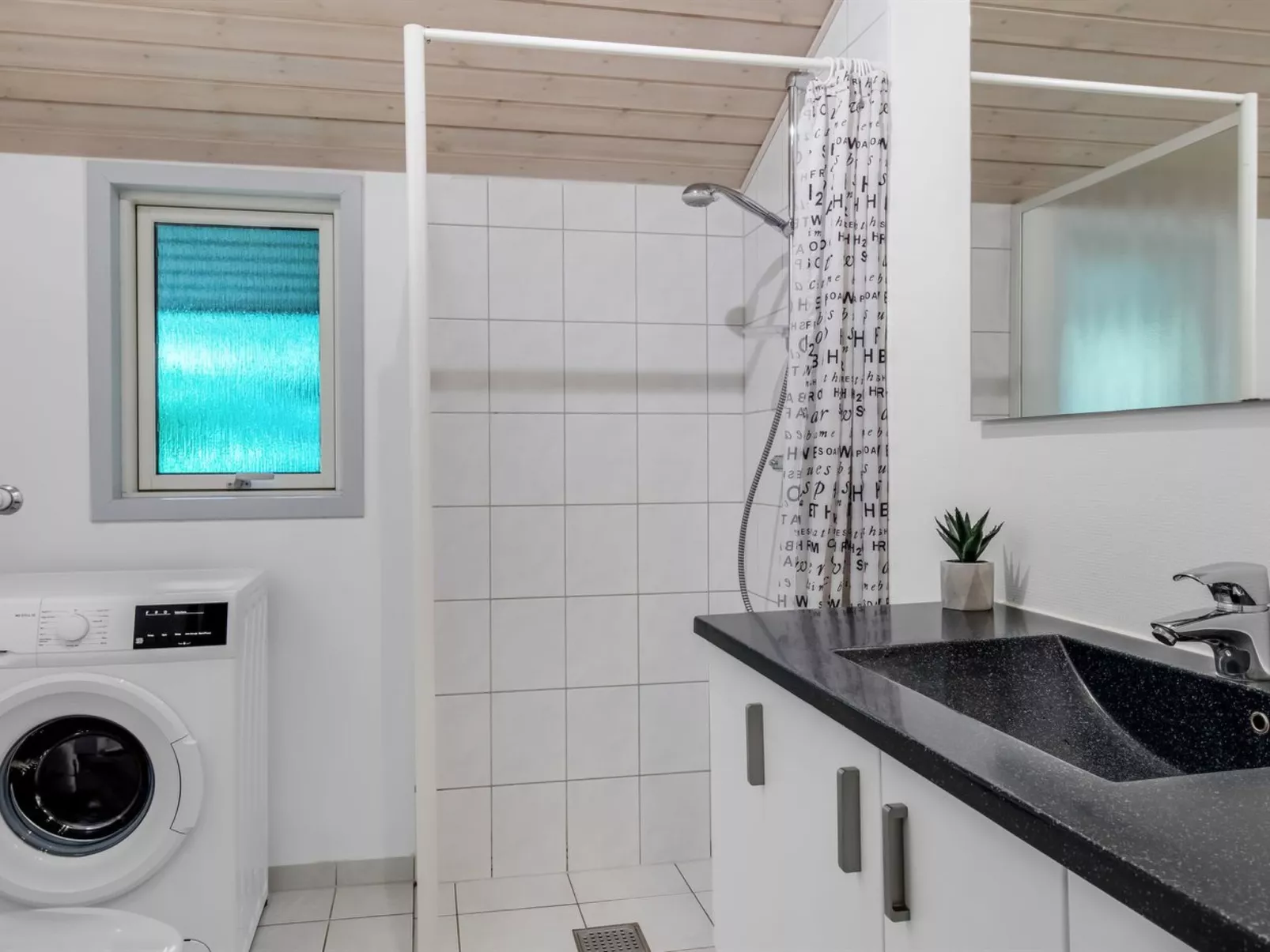 "Jutta" - 28km from the sea-Binnen