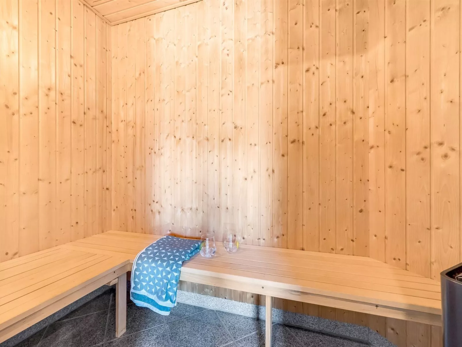 "Haagen" - 600m to the fjord-Binnen