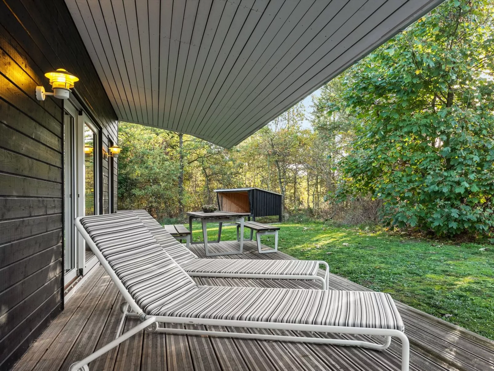 "Elfriede" - 400m to the fjord-Buiten