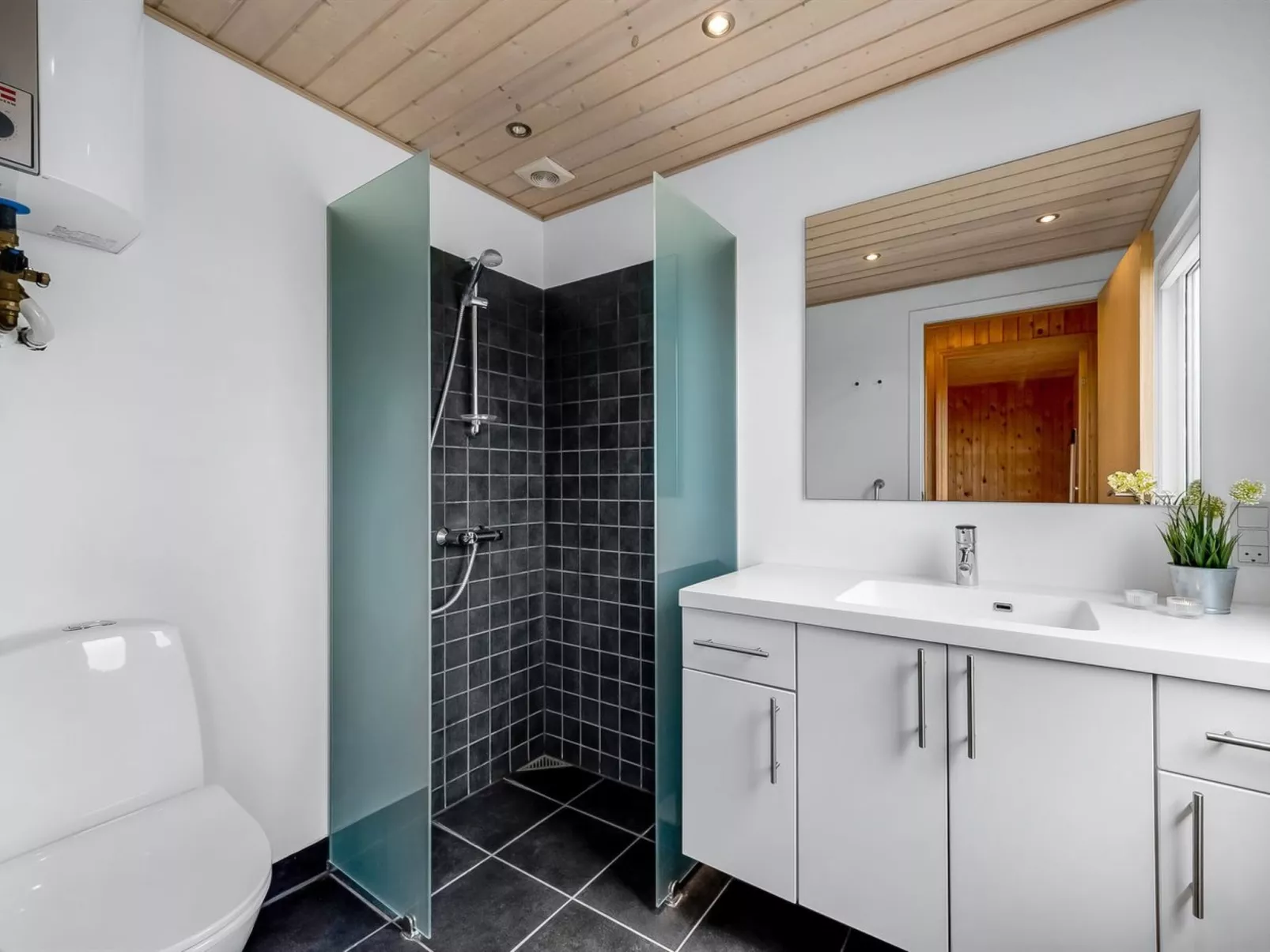 "Tanea" - 700m to the fjord-Binnen