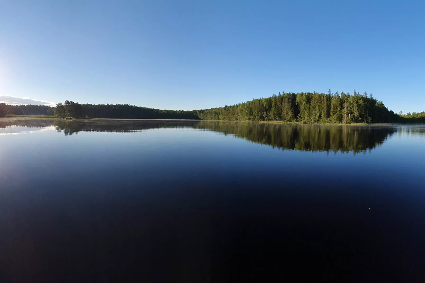 Huisje met hottub in Rejmyre-Waterzicht