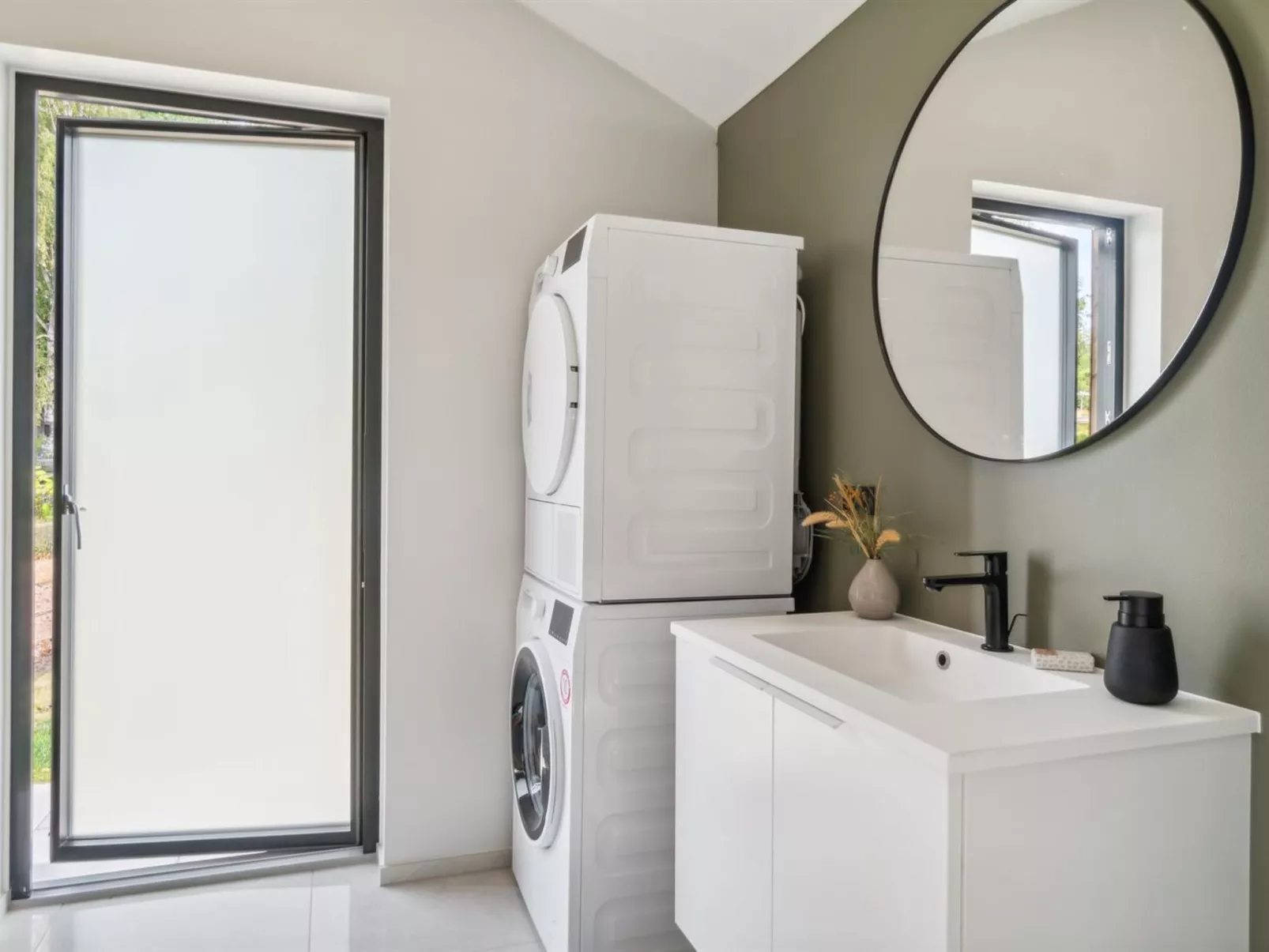 "Edina" - 350m from the sea-Binnen