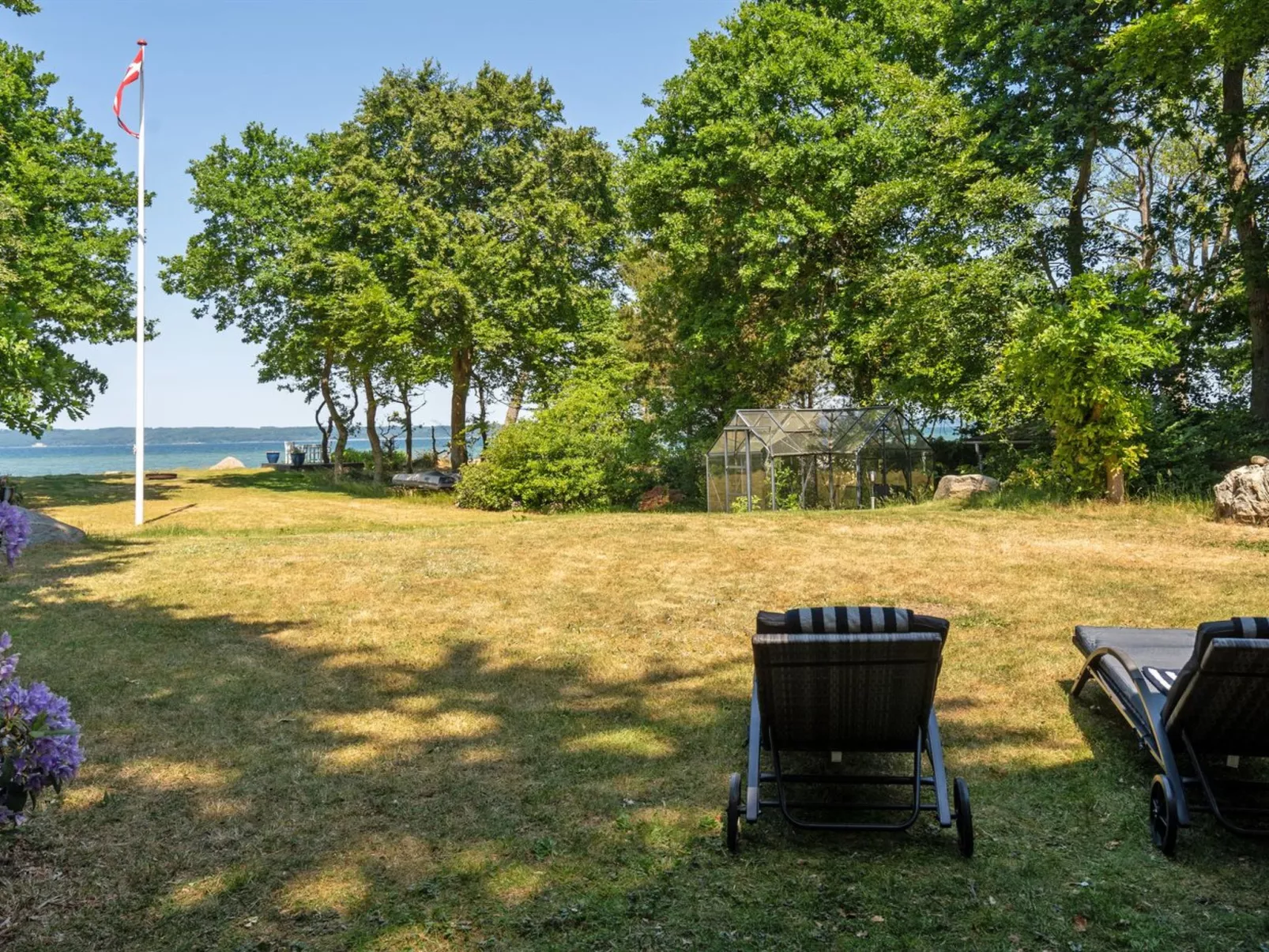 "Kennet" - 30m from the sea-Buiten