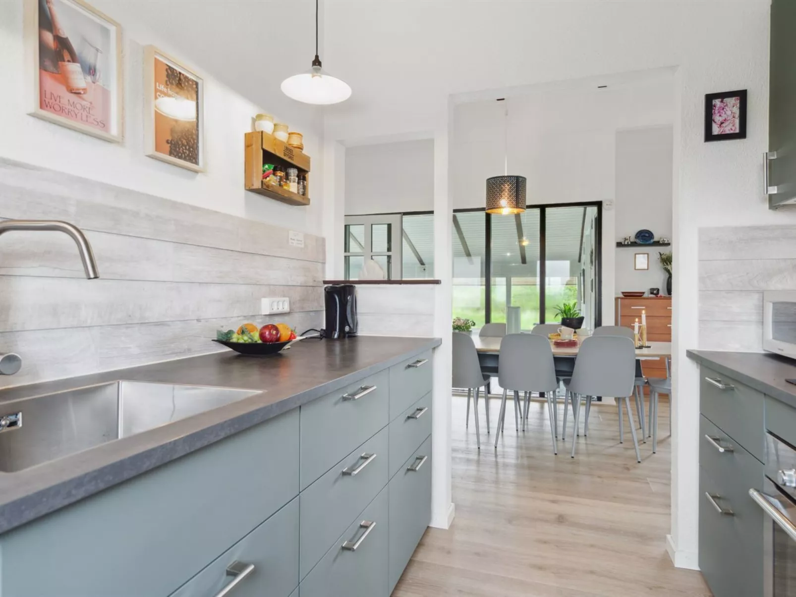 "Boris" - 250m from the sea-Binnen