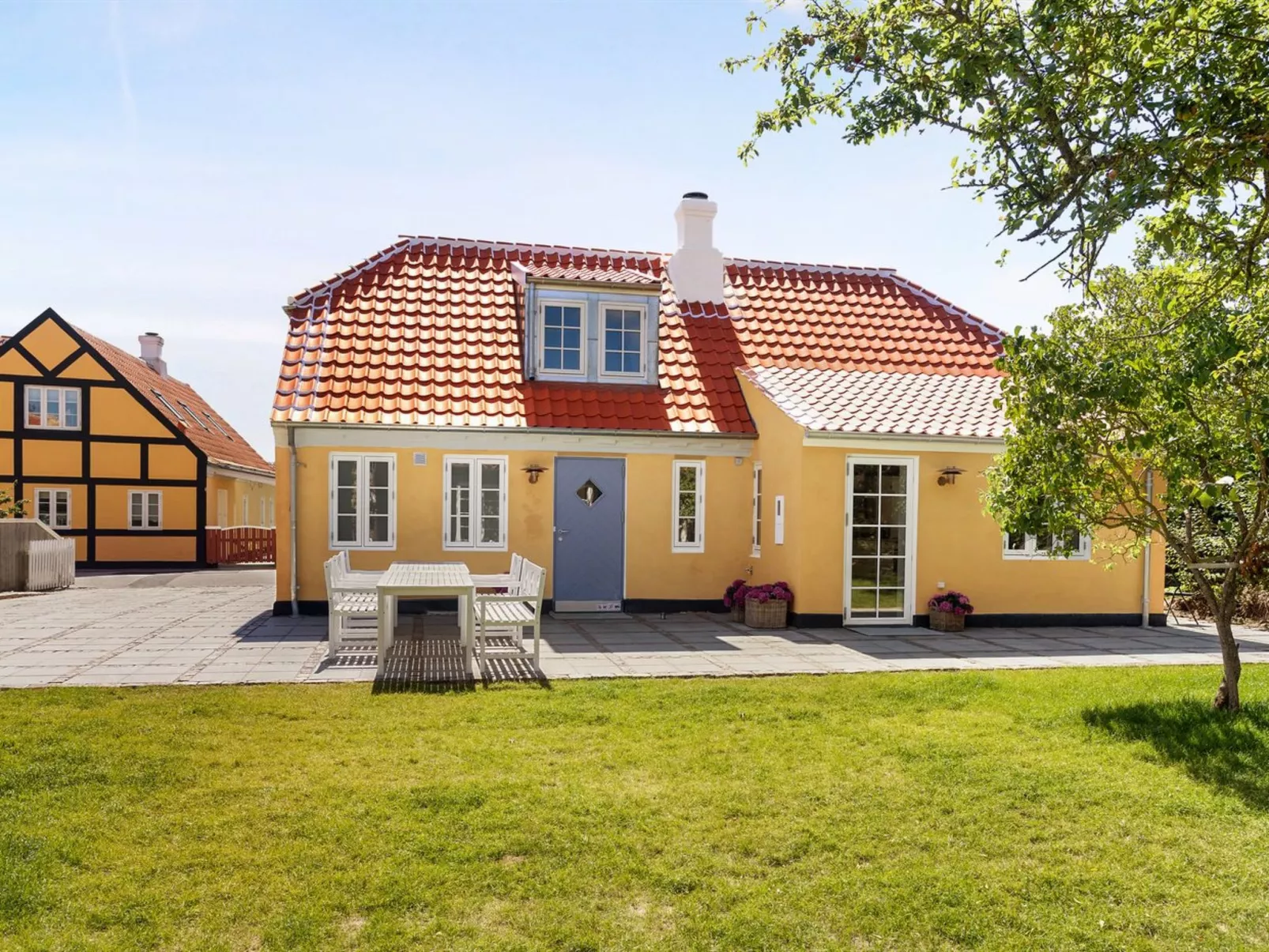 "Karmen" - 100m from the sea-Buiten