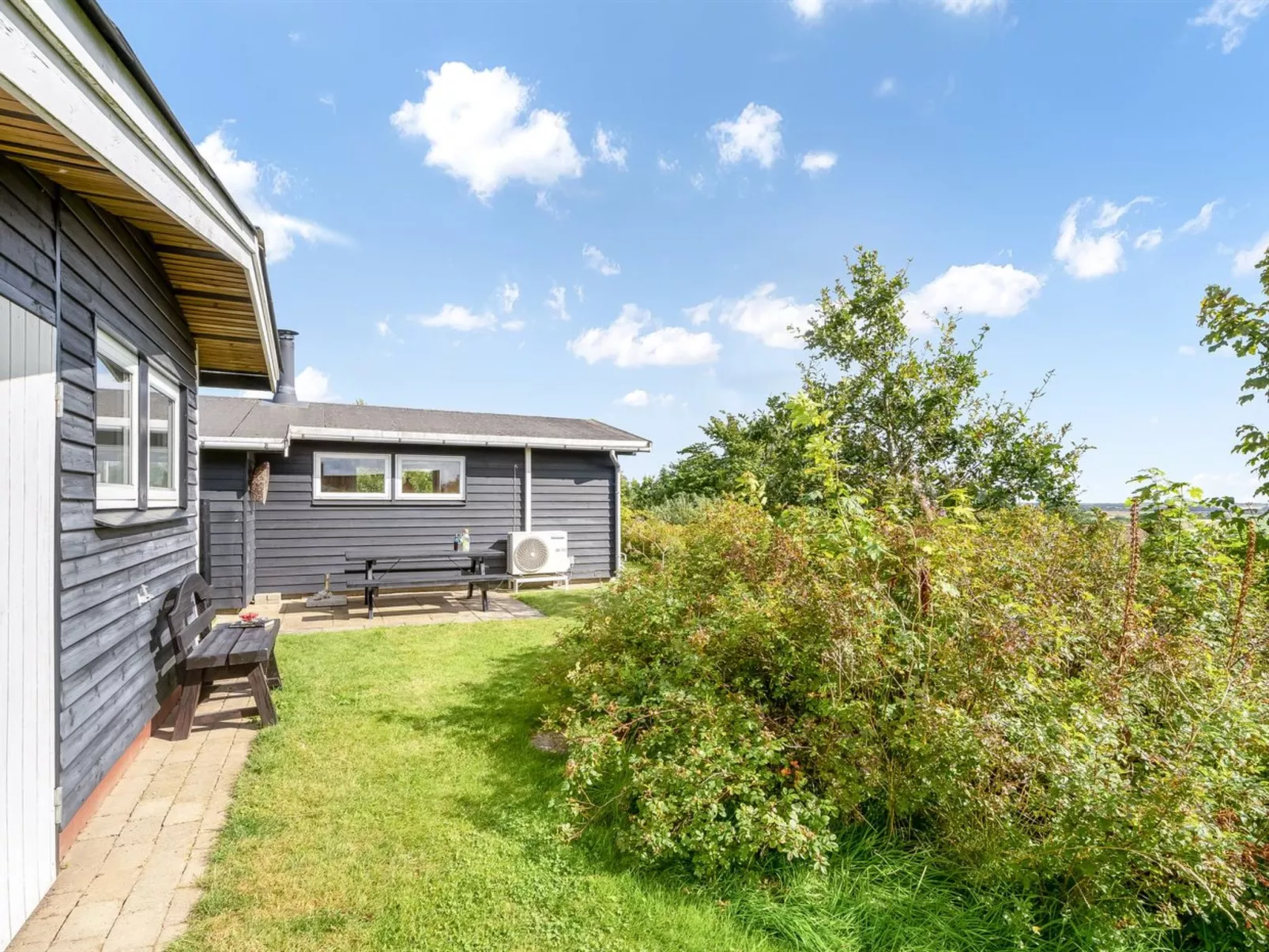 "Dimo" - 300m to the fjord-Buiten