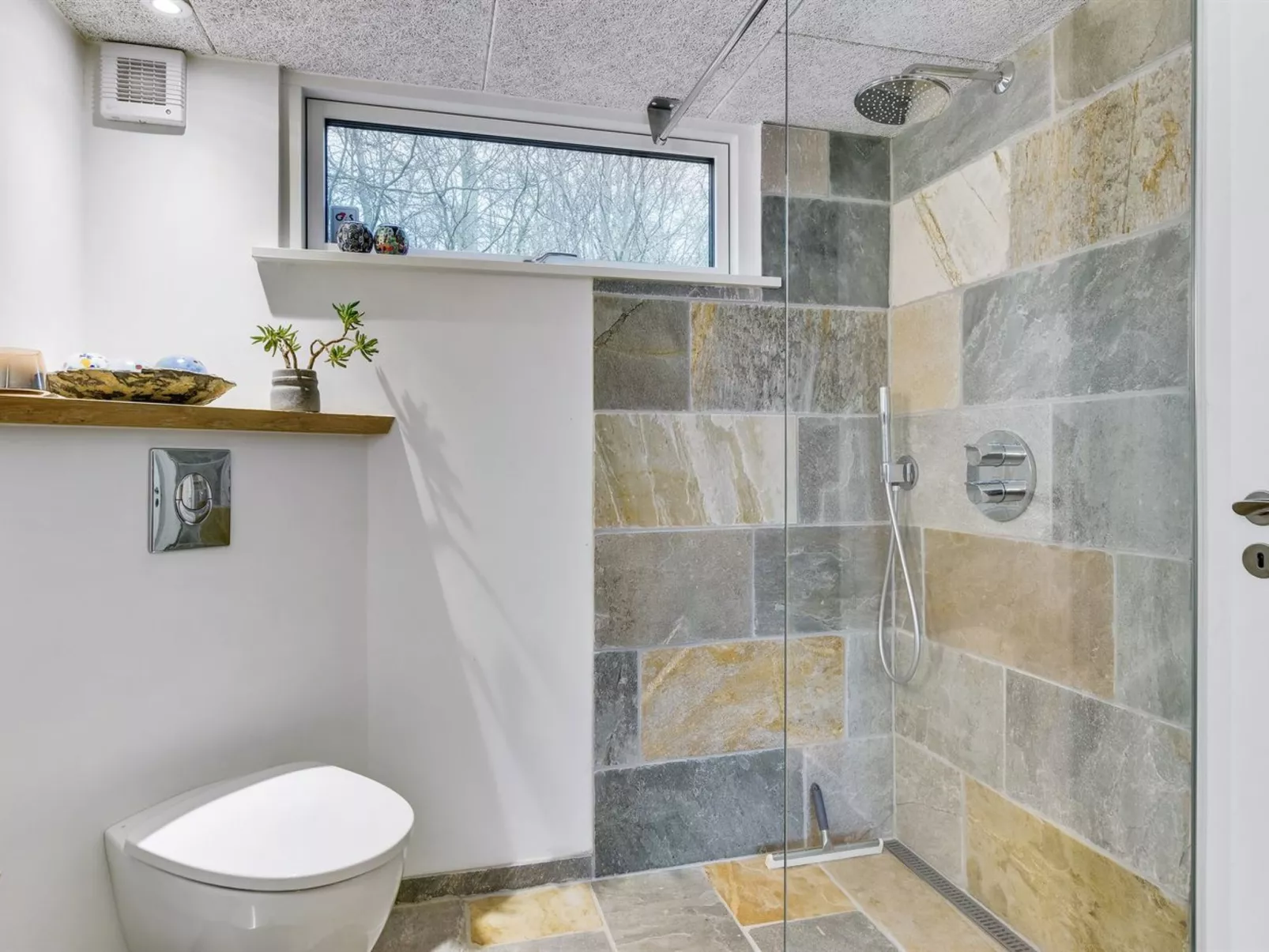 "Lika" - 25m to the fjord-Binnen