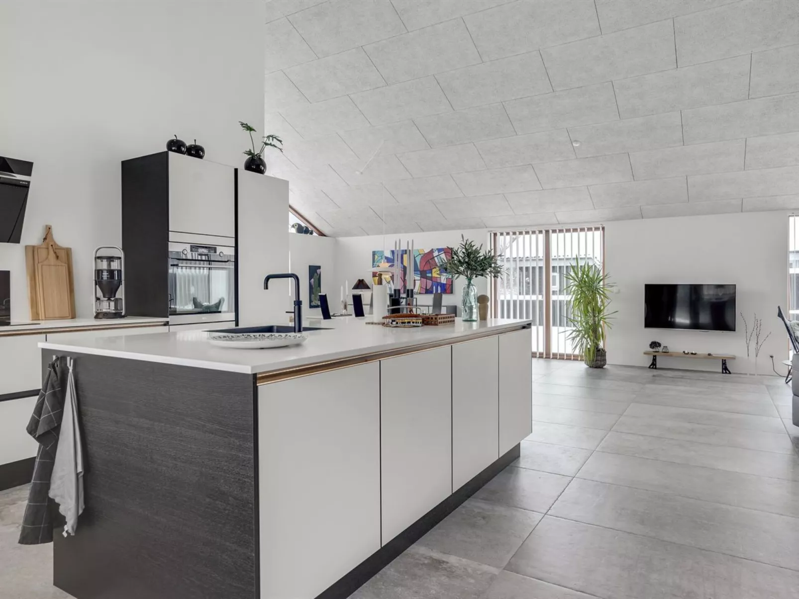 "Aaran" - 700m from the sea-Binnen