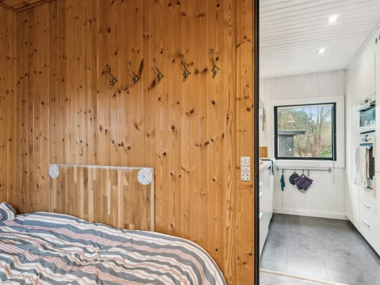 "Iliane" - 450m from the sea-Binnen