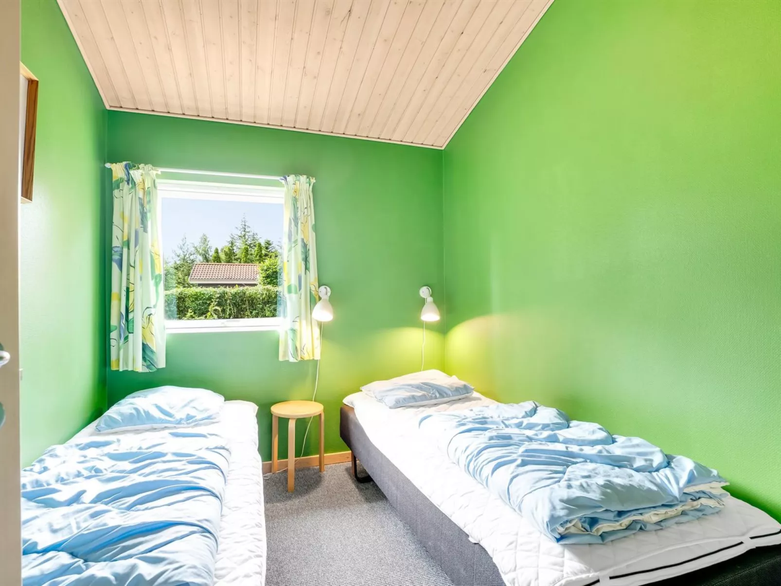 "Gravers" - 100m from the sea-Binnen