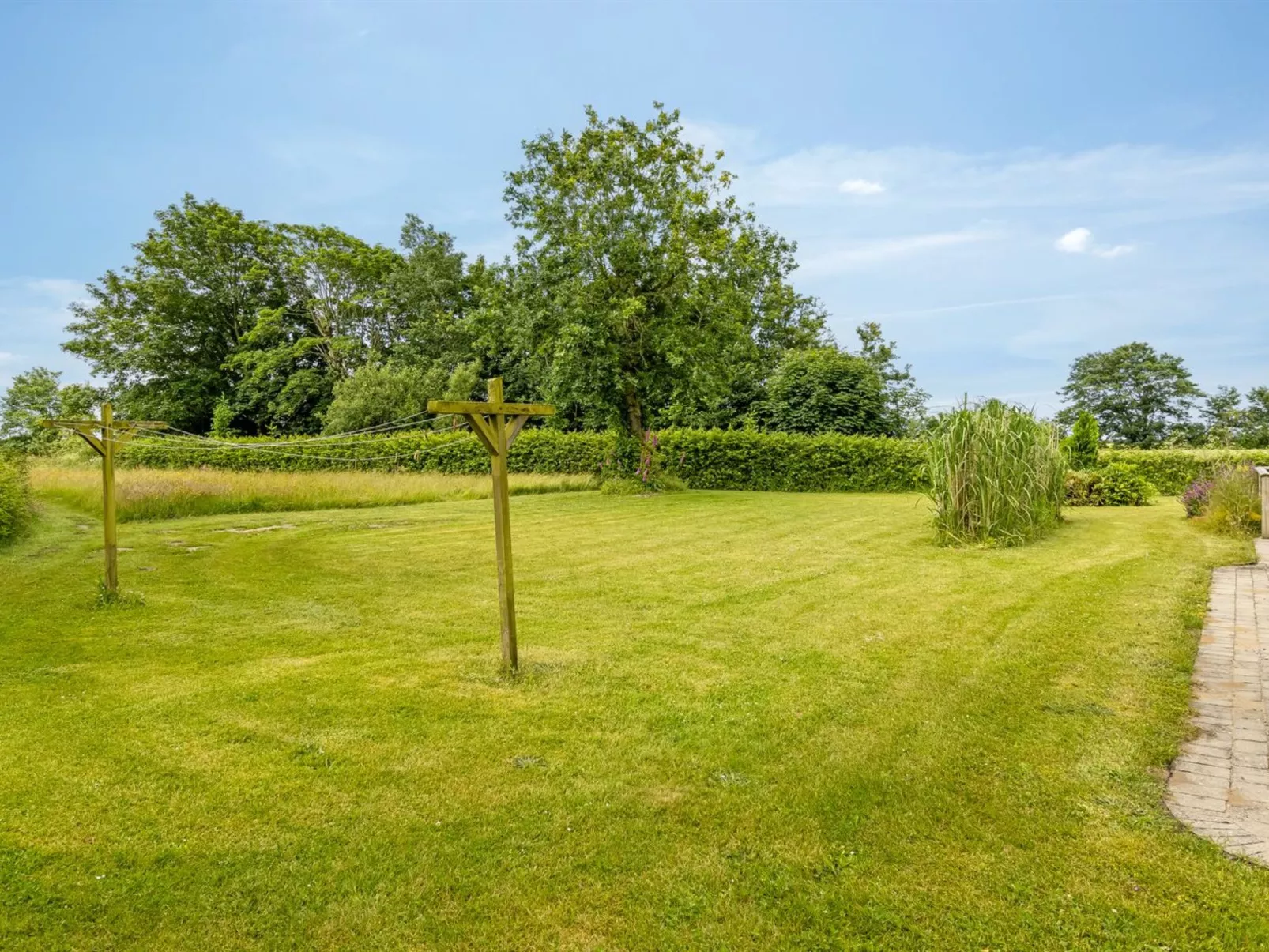 "Thrine" - 24km from the sea-Buiten