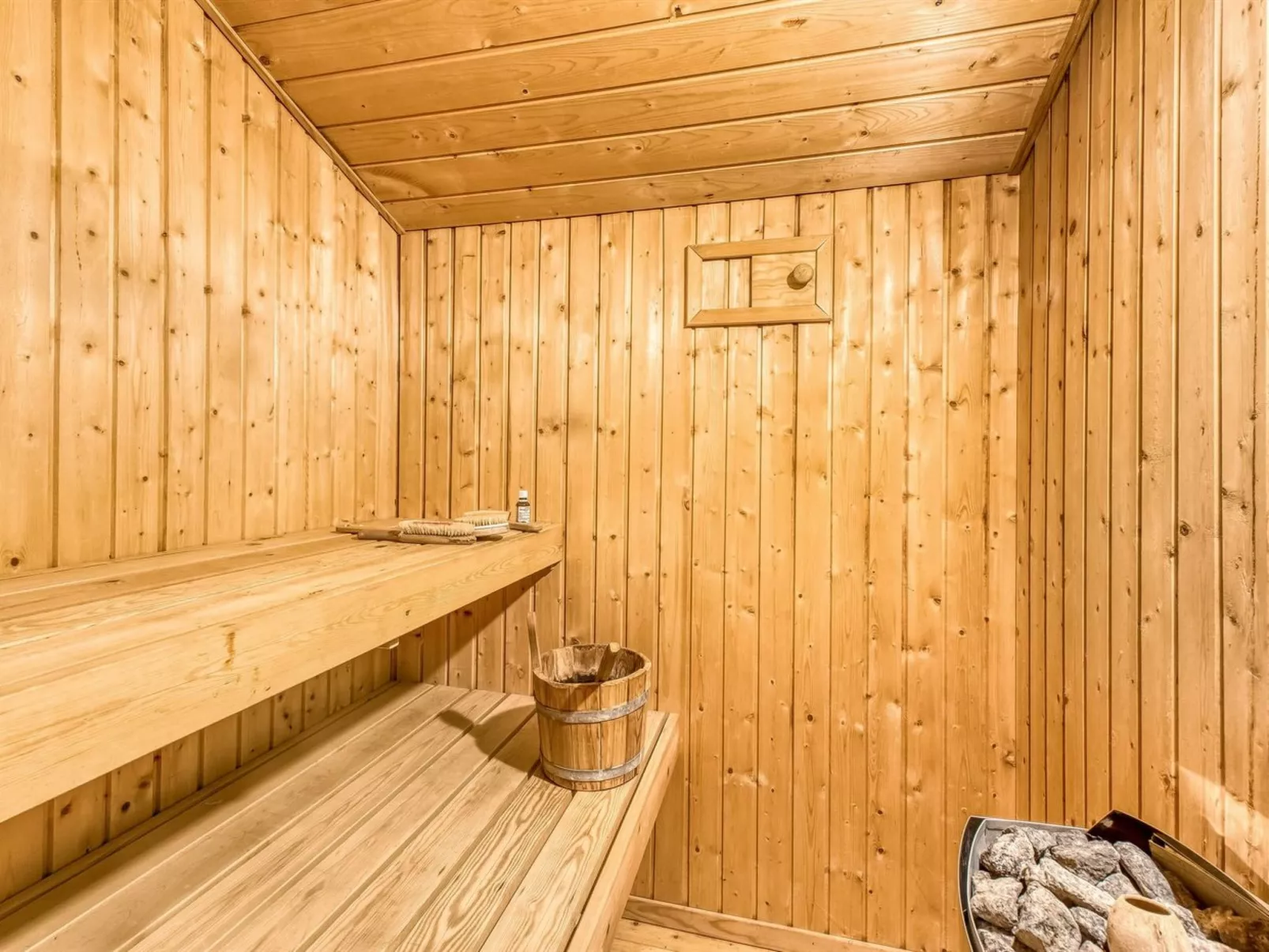 "Elpida" - 2km from the sea-Binnen