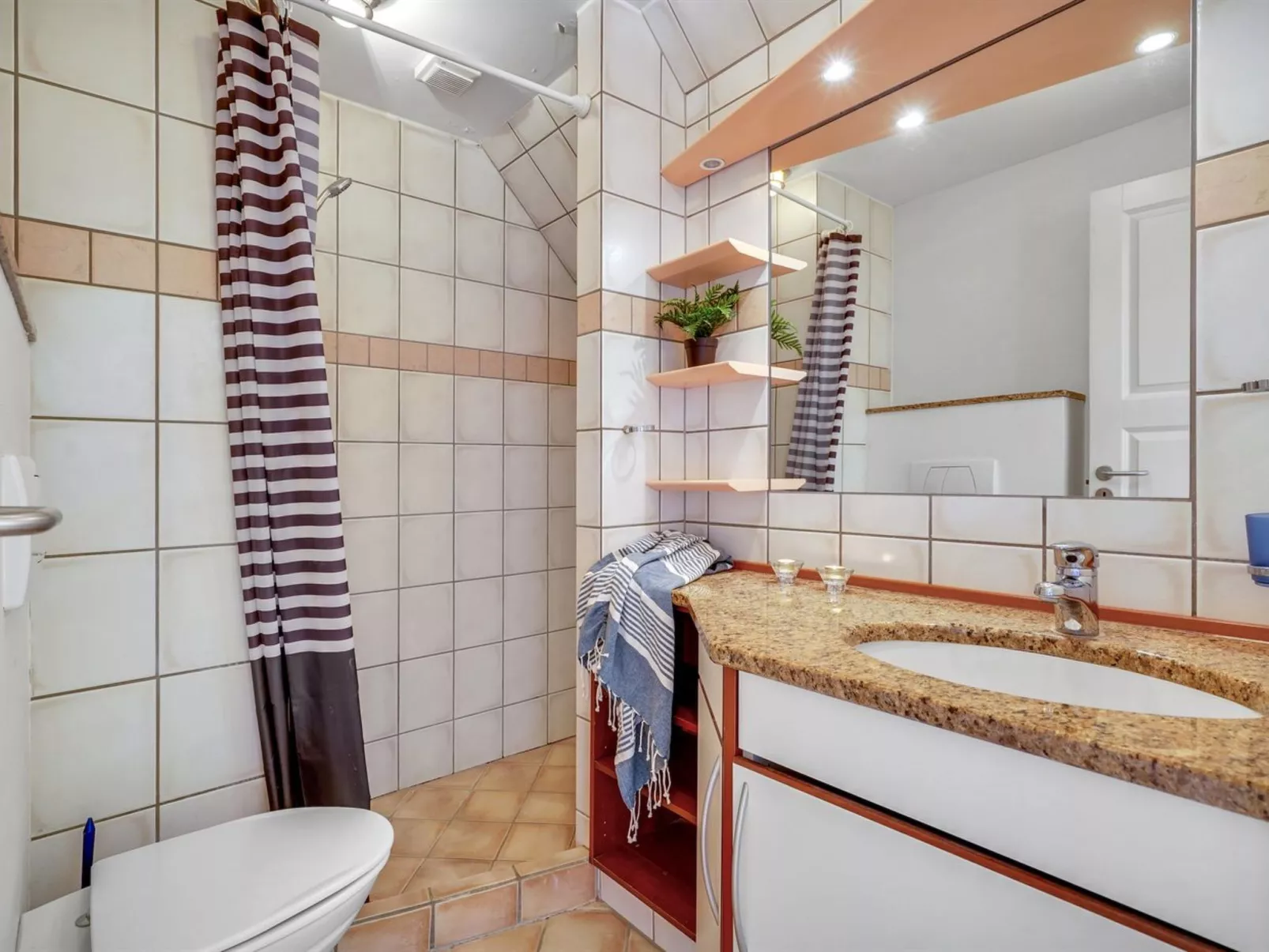 "Oneida" - 800m from the sea-Binnen