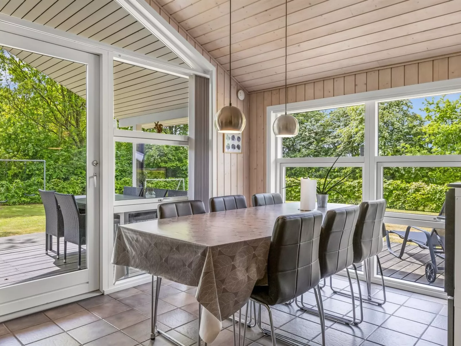 "Jette" - 30km from the sea-Binnen