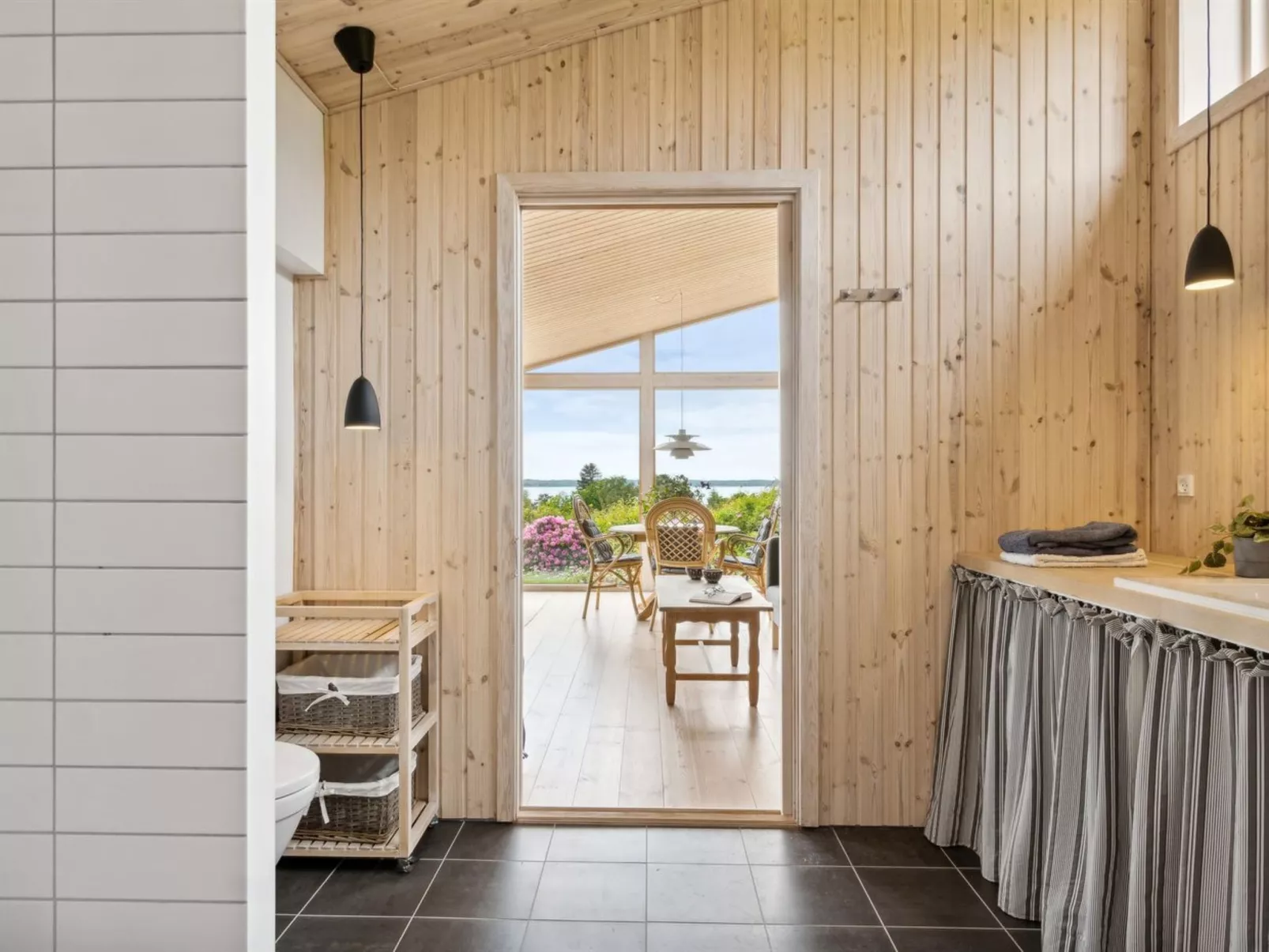 "Skamhals" - 440m to the fjord-Binnen