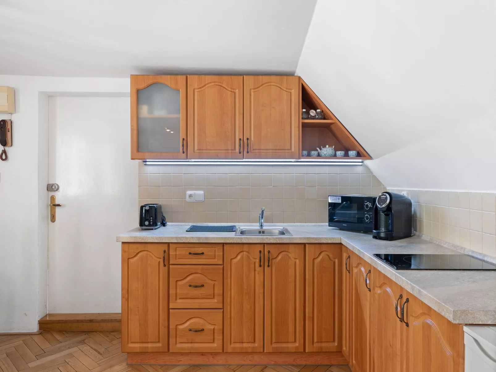 Old Town home-Binnen