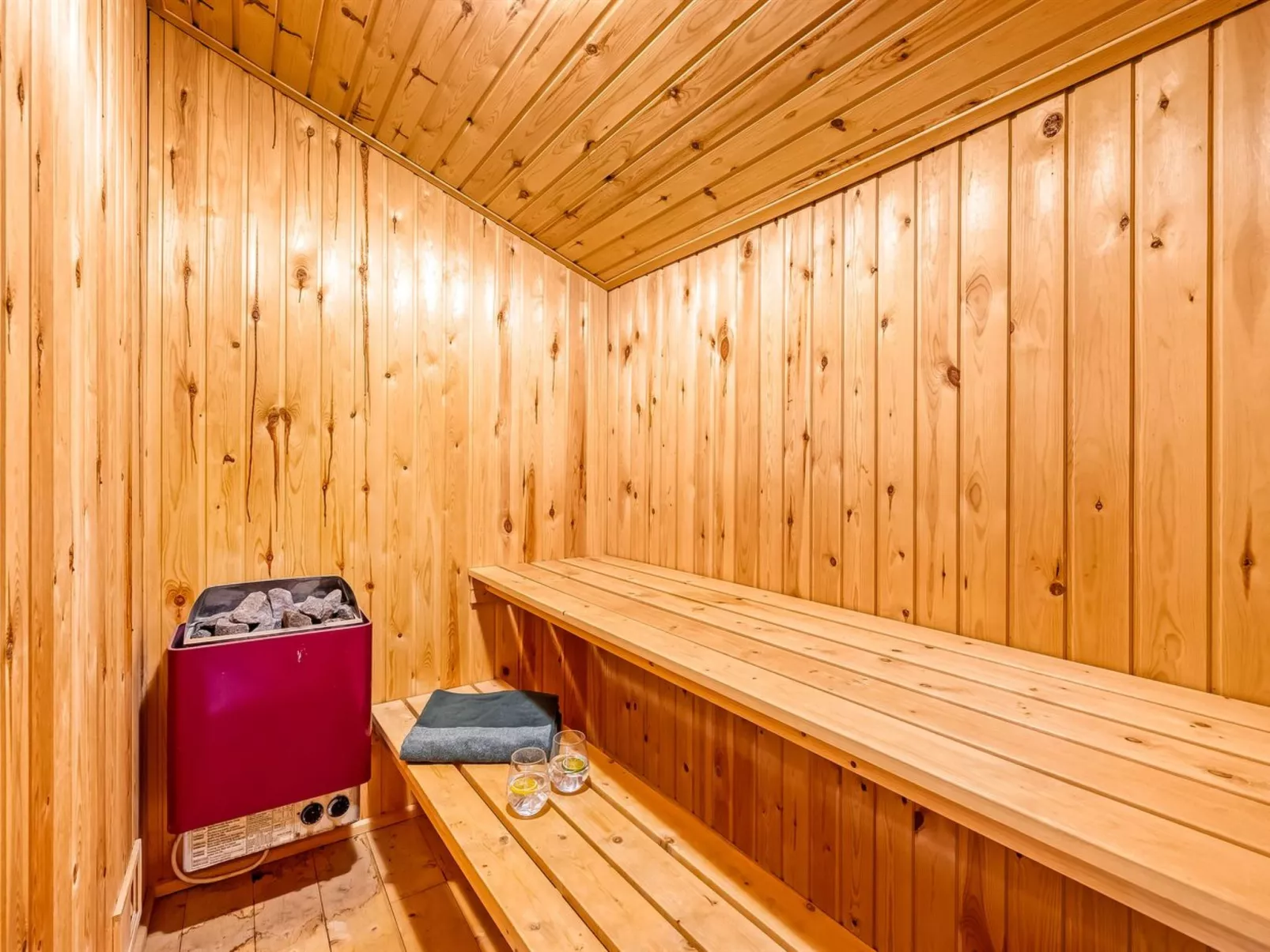 "Åsa" - 500m to the fjord-Binnen