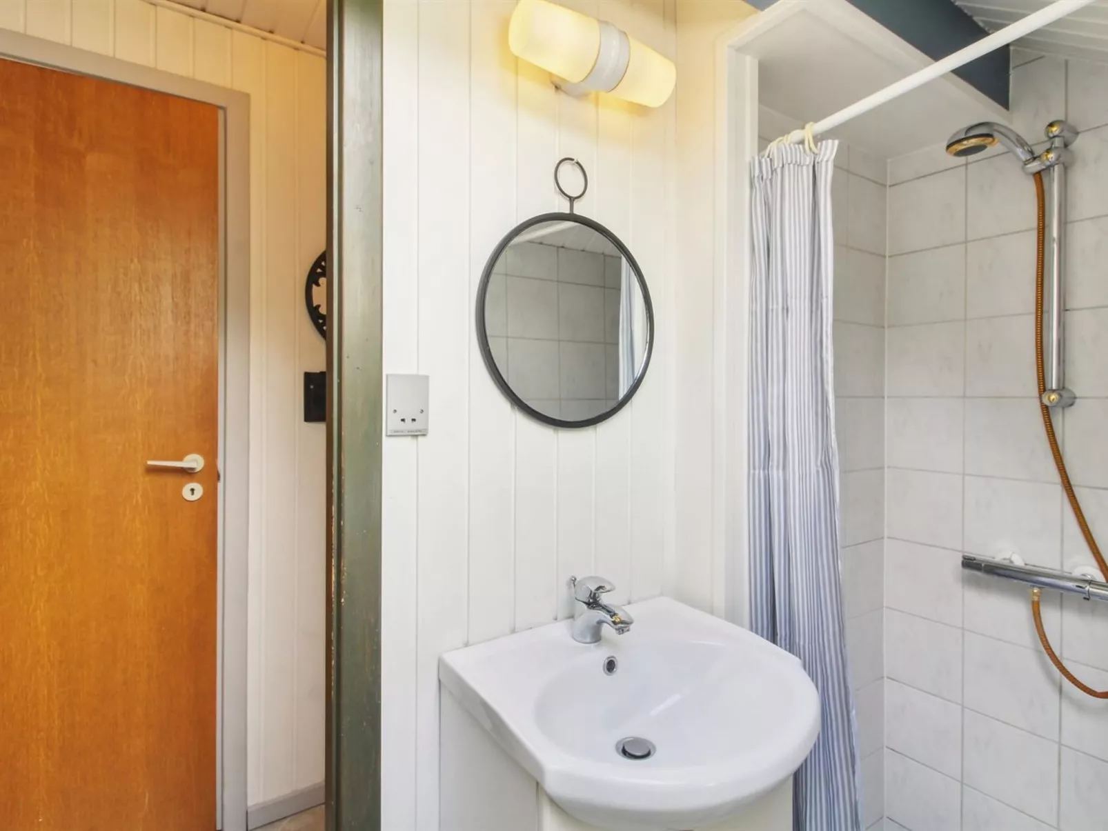 "Ofrath" - 30km from the sea-Binnen