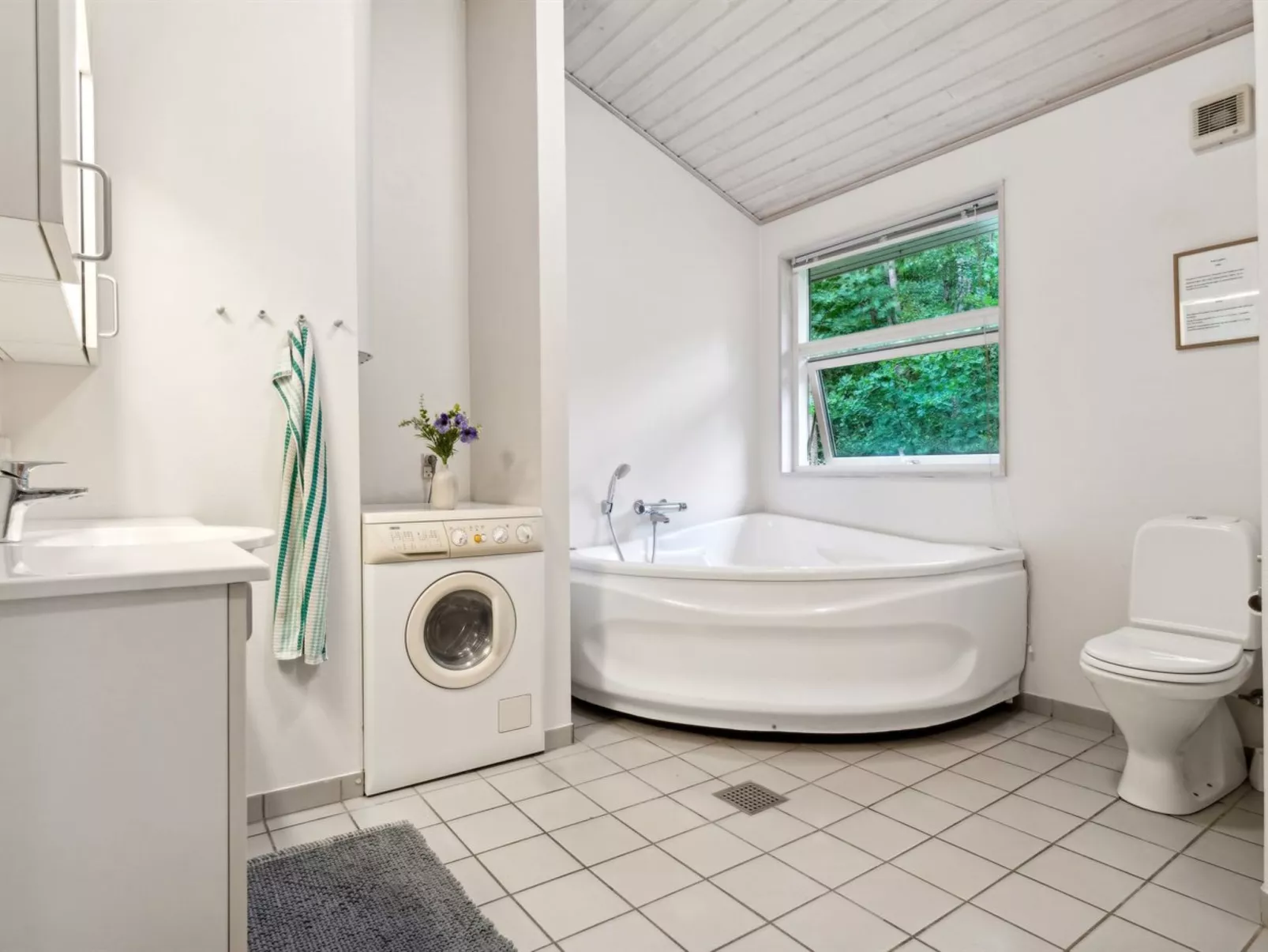 "Emmie" - 1.2km from the sea-Binnen