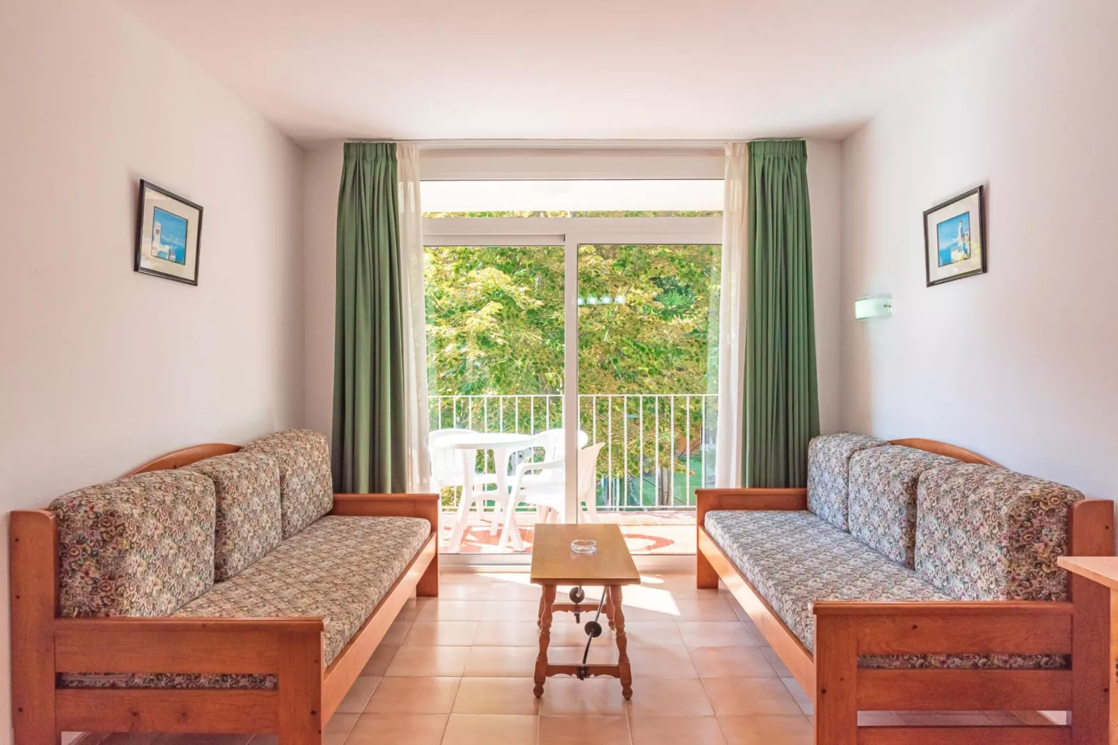 APARTAMENTOS COMTE D'EMPURIES C46-Woonkamer