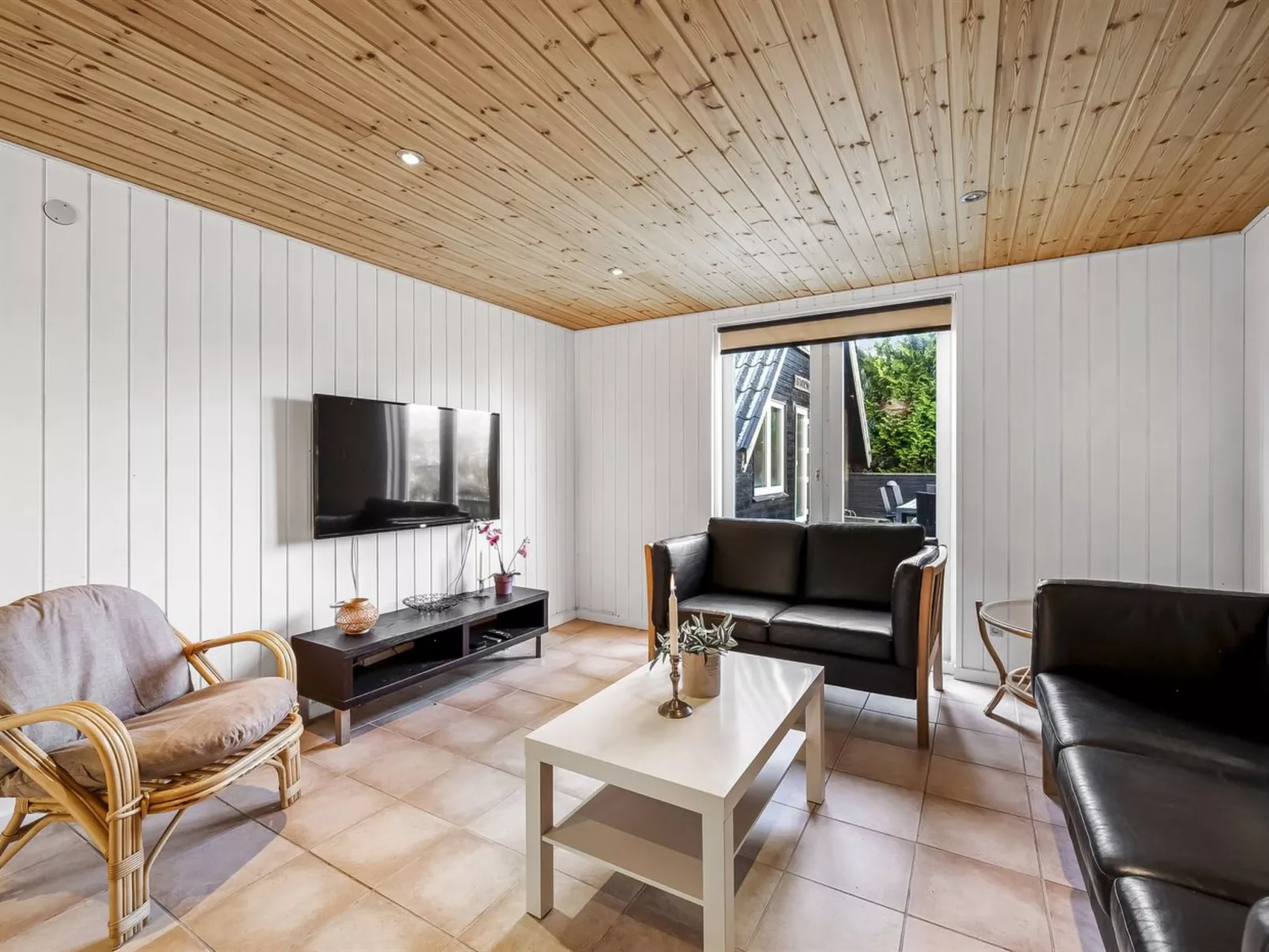 "Sampo" - 150m to the fjord-Binnen