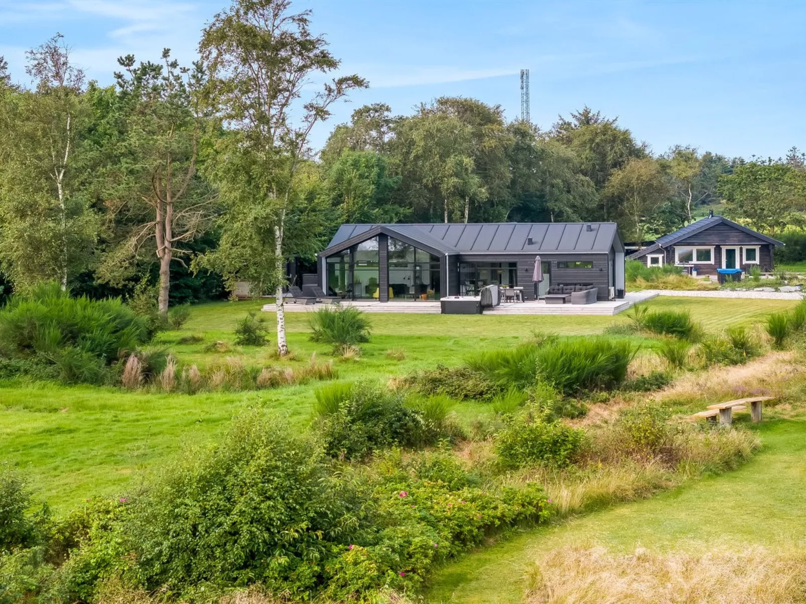 "Jahn" - 250m to the fjord-Buiten