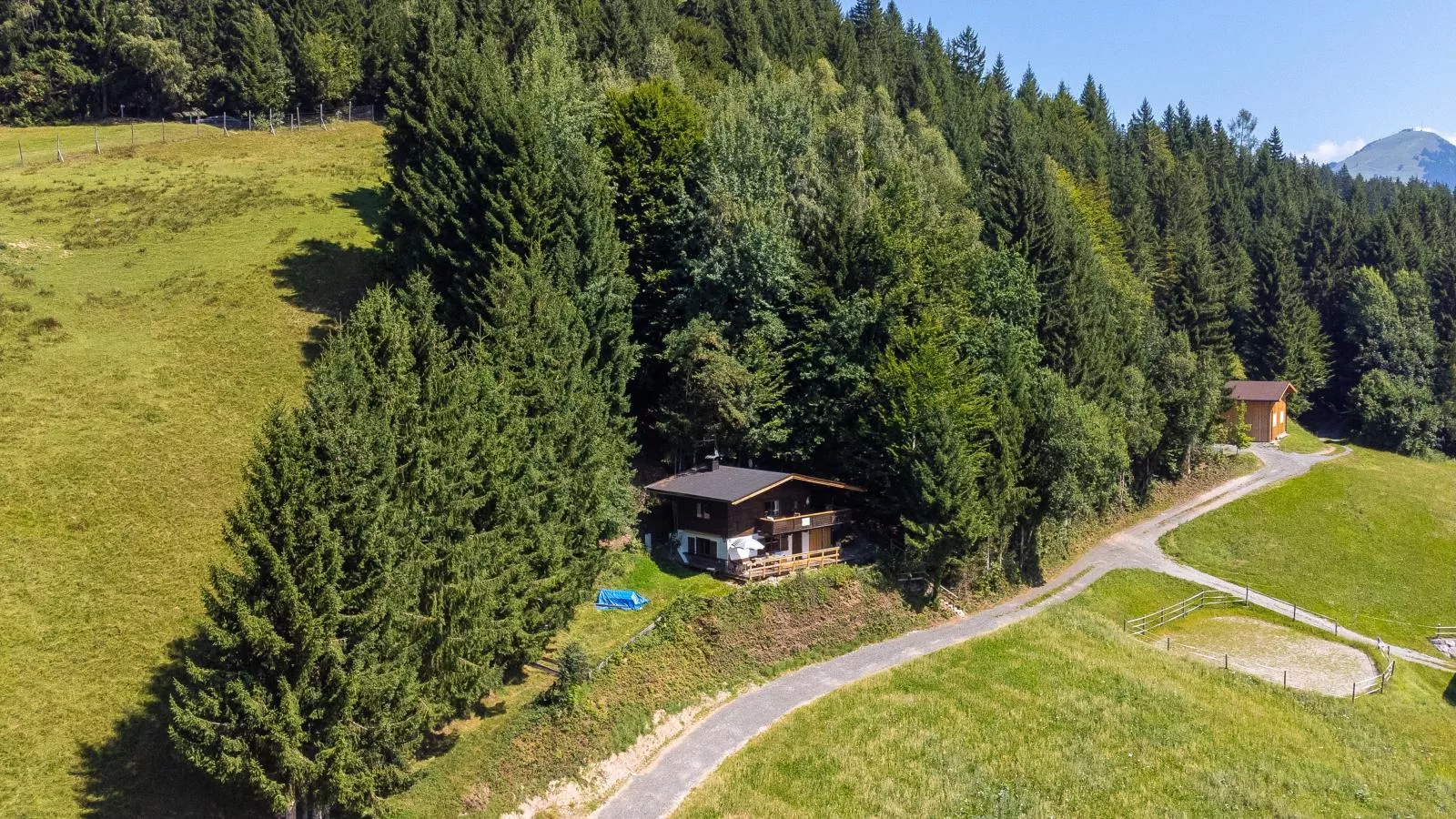 Sonnenhütte oben-Buitenkant zomer