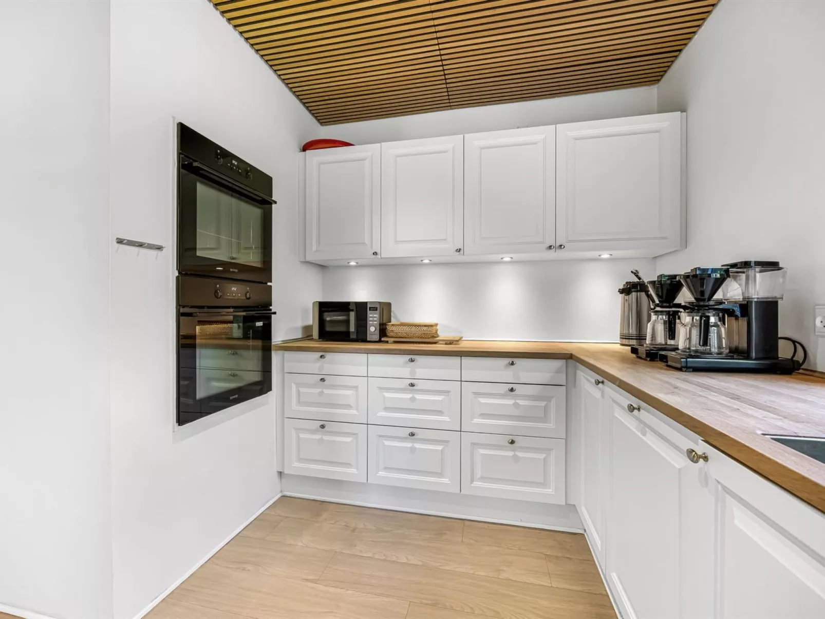 "Solvey" - 400m from the sea-Binnen