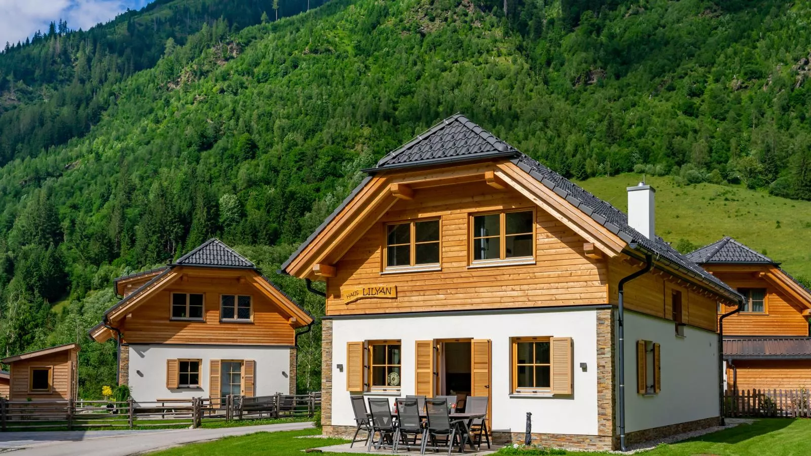 Haus Lilyan-Buitenkant zomer