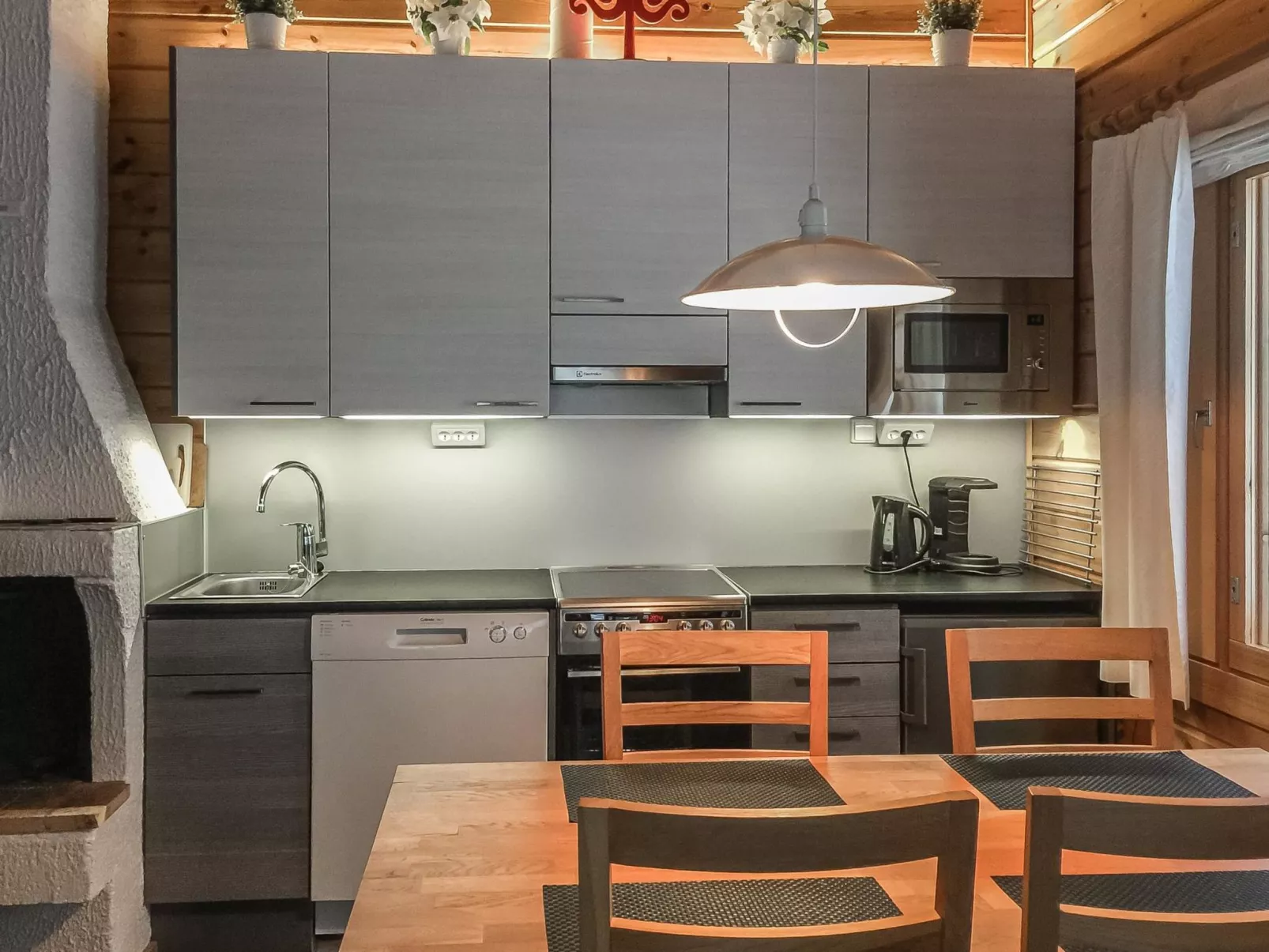 Lomaylläs b26 /palovaarankaarre 8 a-Binnen