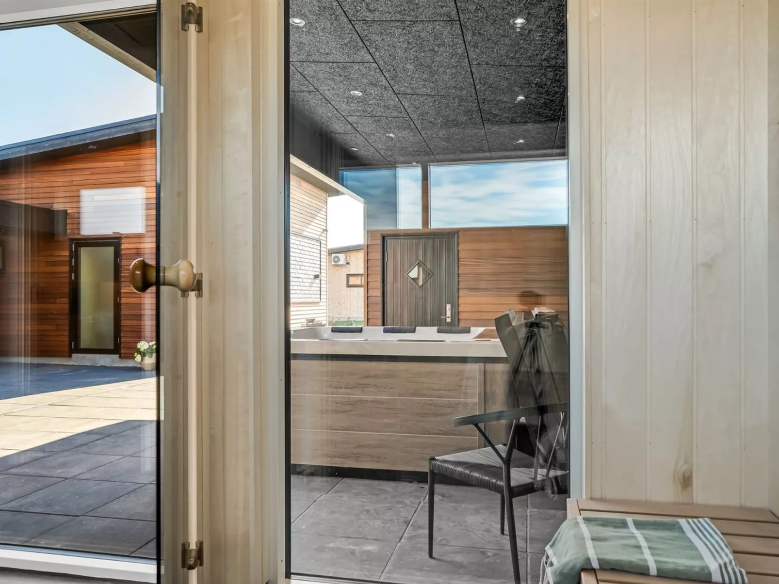 "Ilze" -  from the sea-Binnen