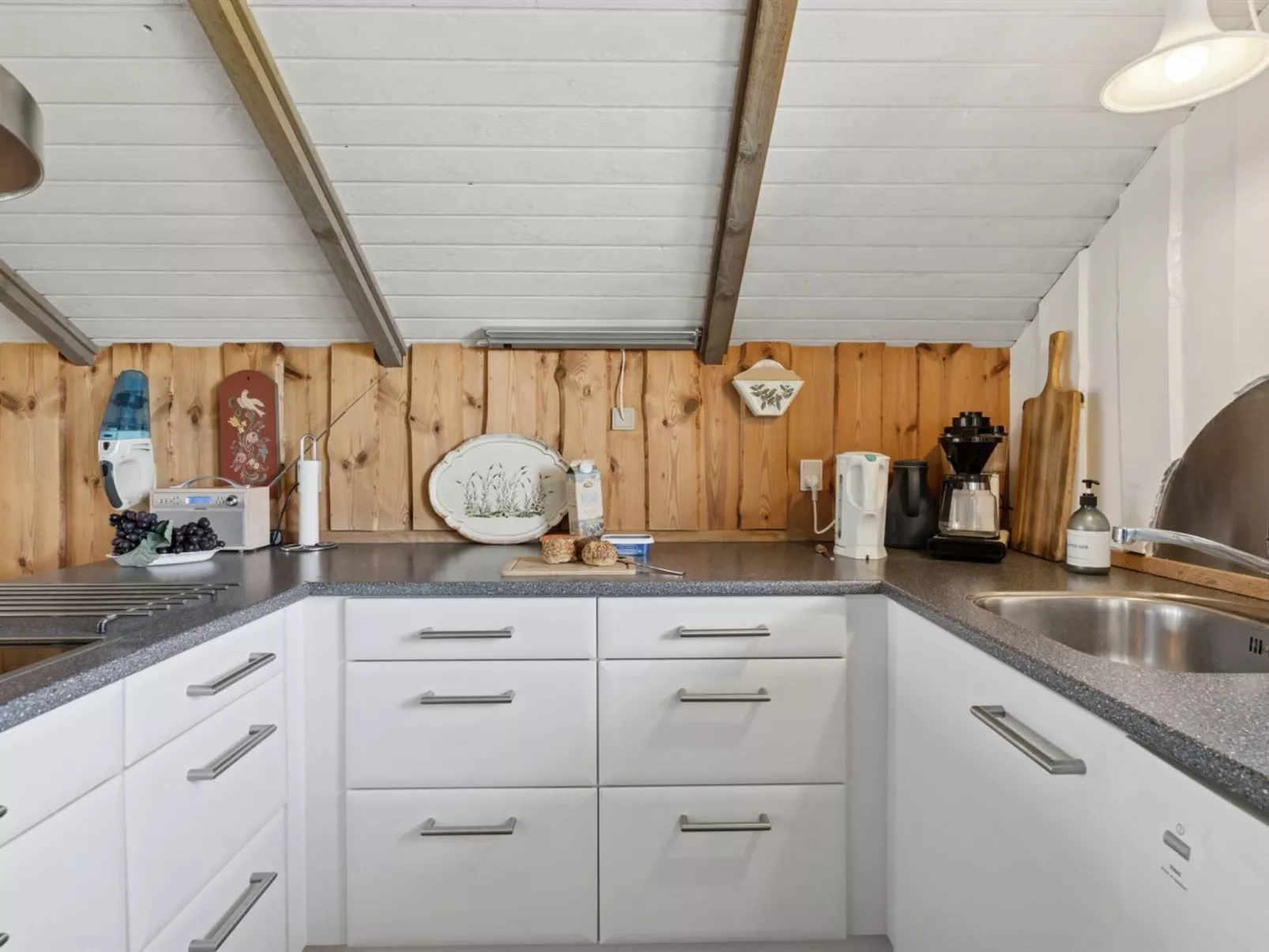 "Bernadine" - 400m from the sea-Binnen