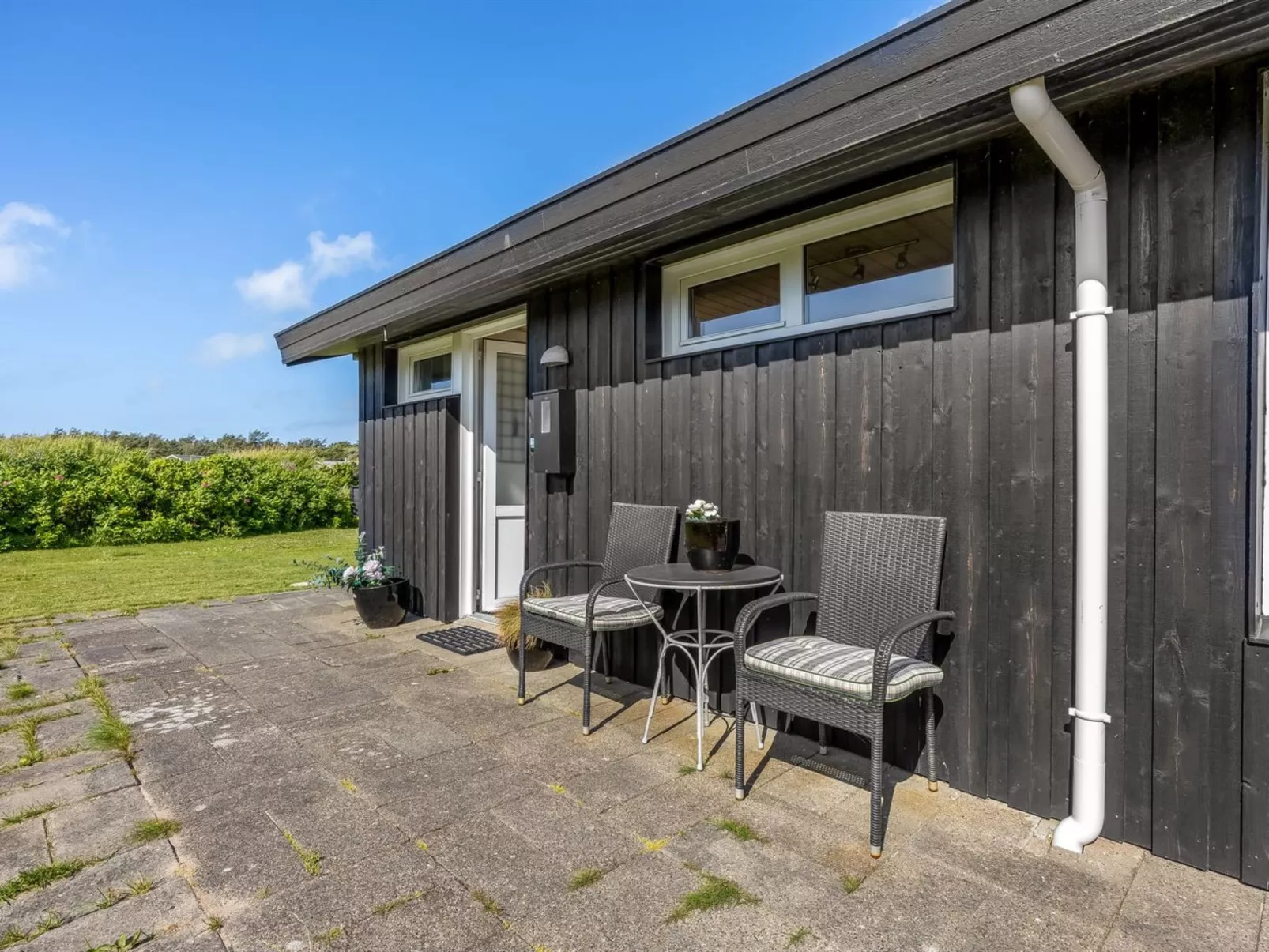 "Erblin" - 400m from the sea-Buiten