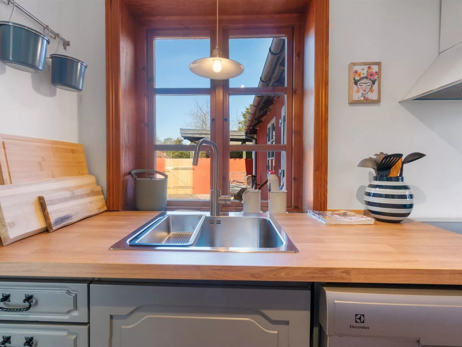 "Hakon" - 40m from the sea-Binnen