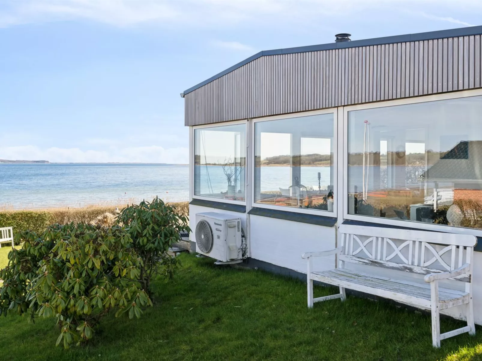 "Solbritt" - 30m from the sea-Buiten