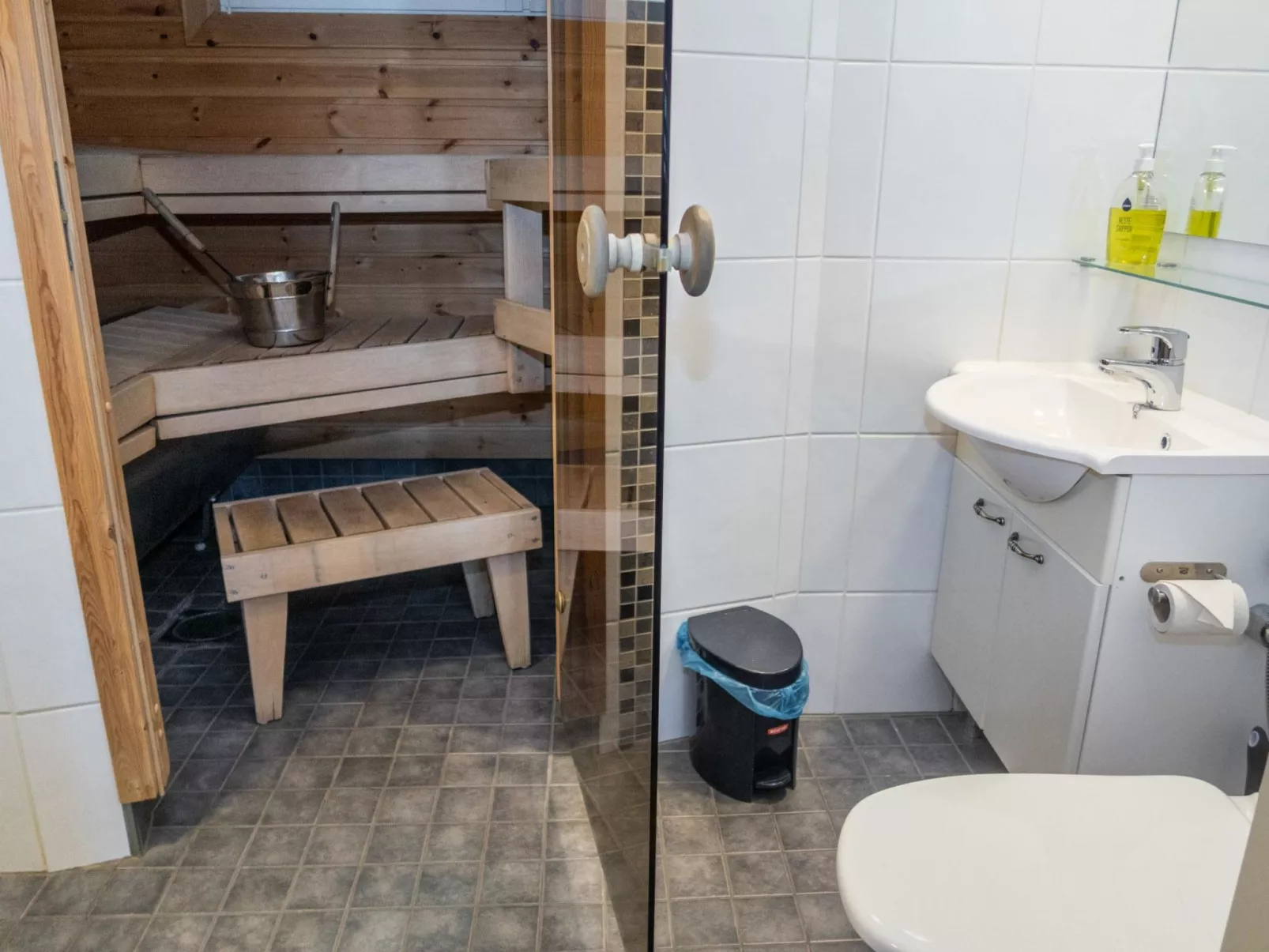 Ruka snow and sun 2-Binnen