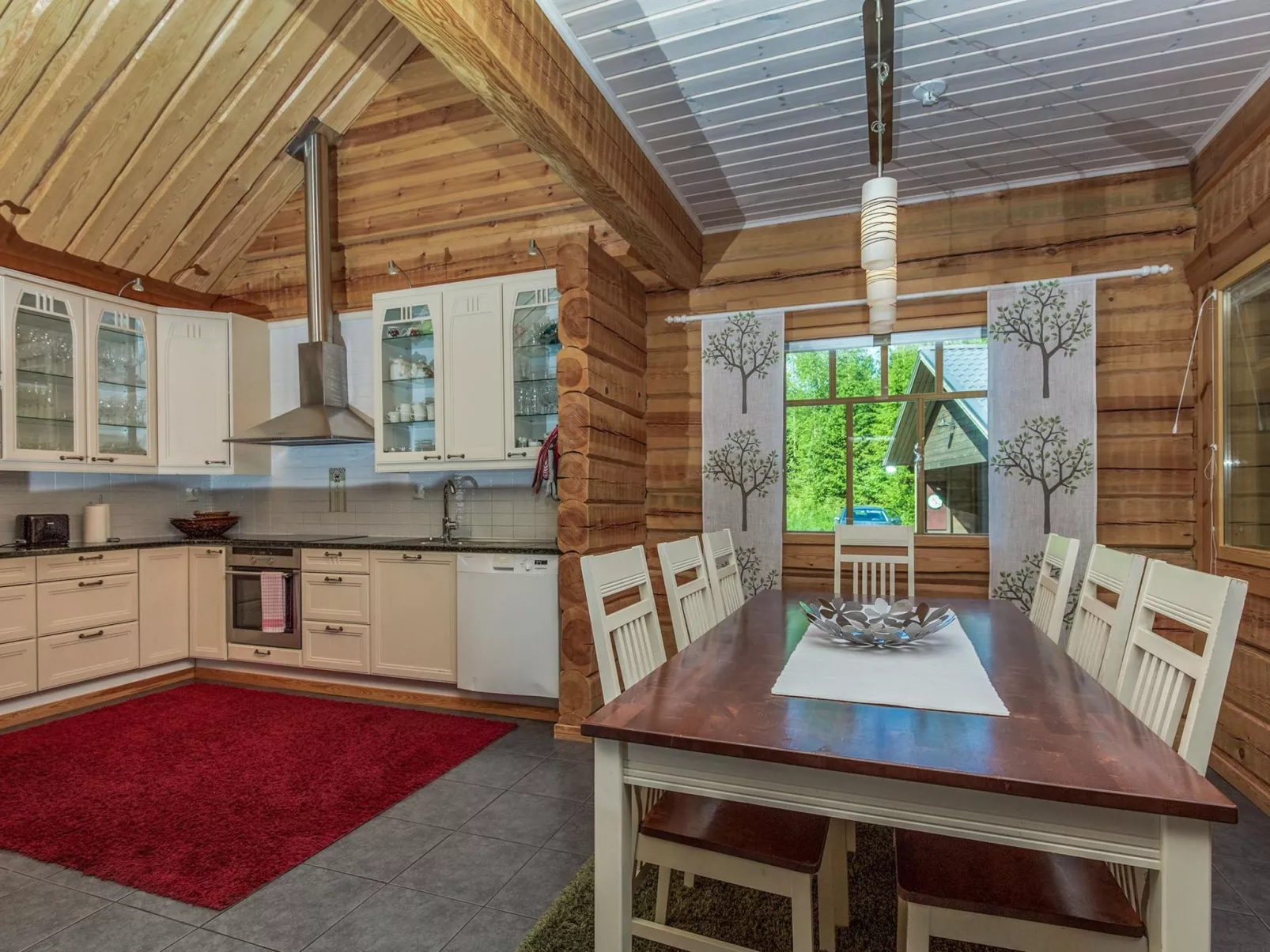 Koivuniemen rouva-Binnen