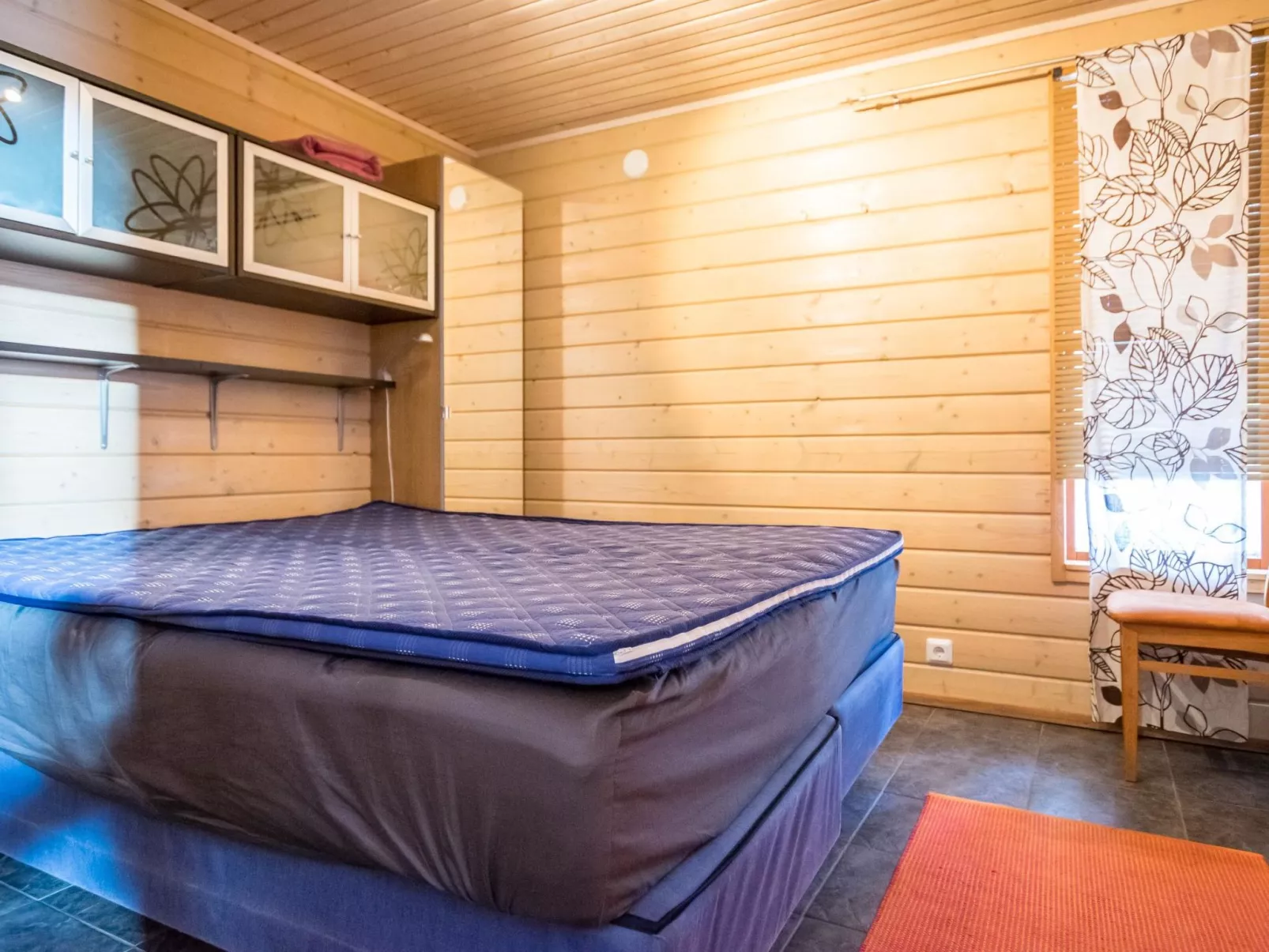 Rinteenkotka mökki-Binnen