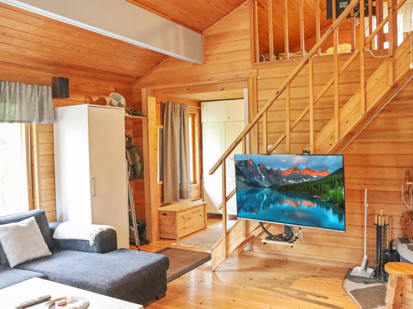 Hyryn herra mökki-Binnen