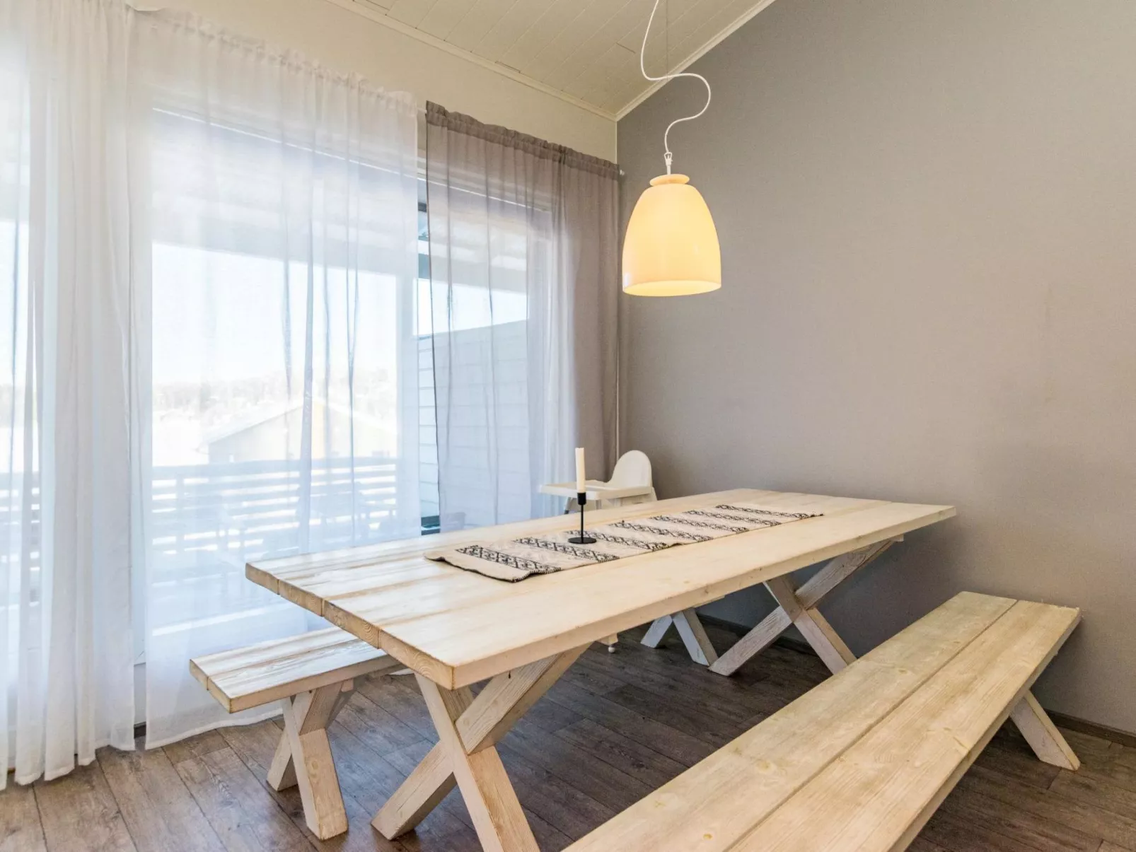 Skivillas 78 ukkohalla (1)-Binnen