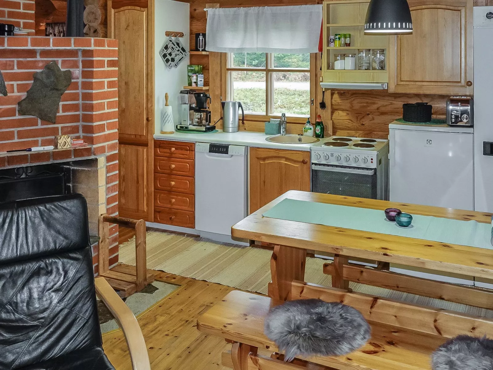 Lomaväinö 13-Binnen