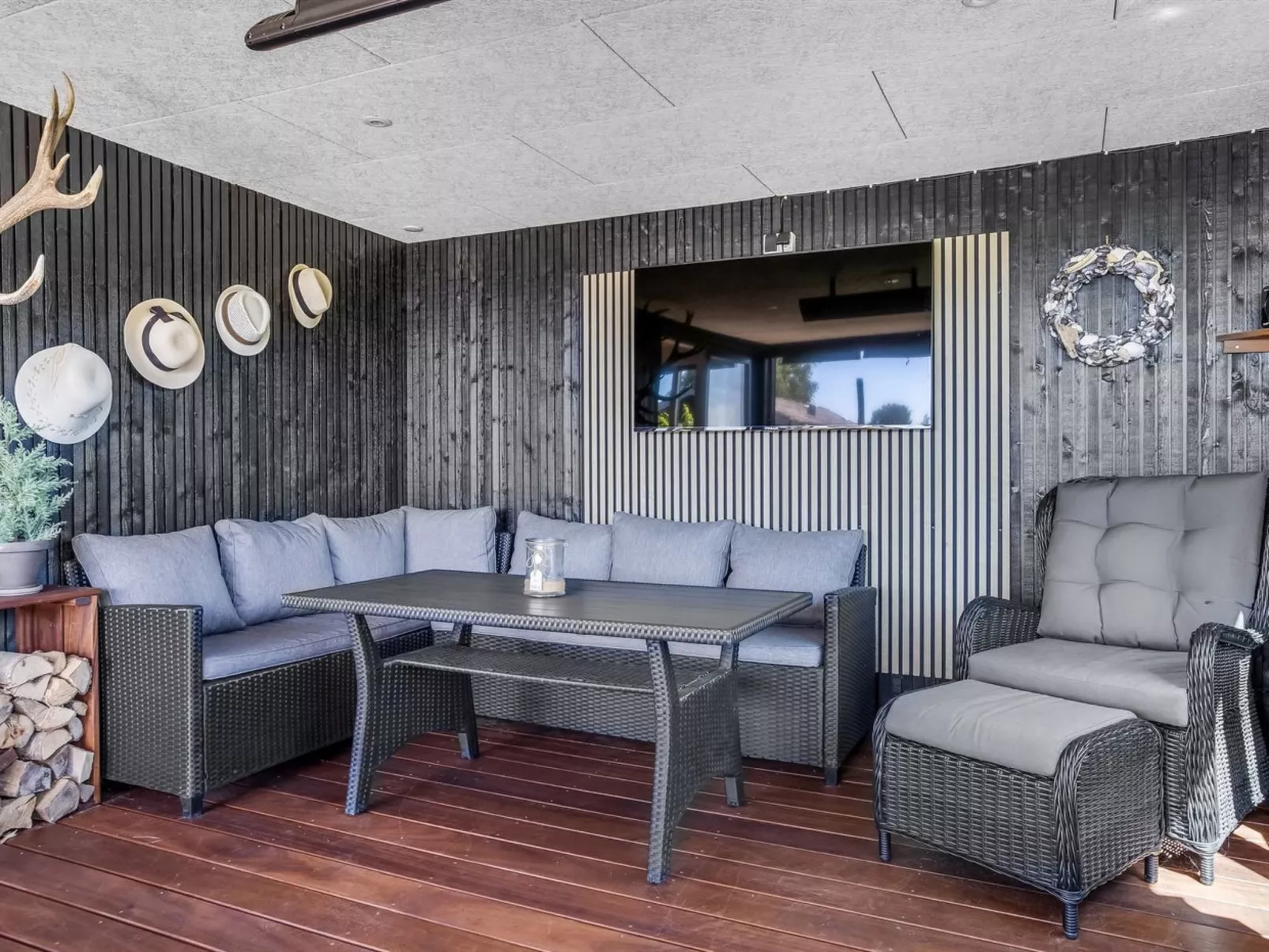 "Tecumseh" - 300m from the sea-Binnen