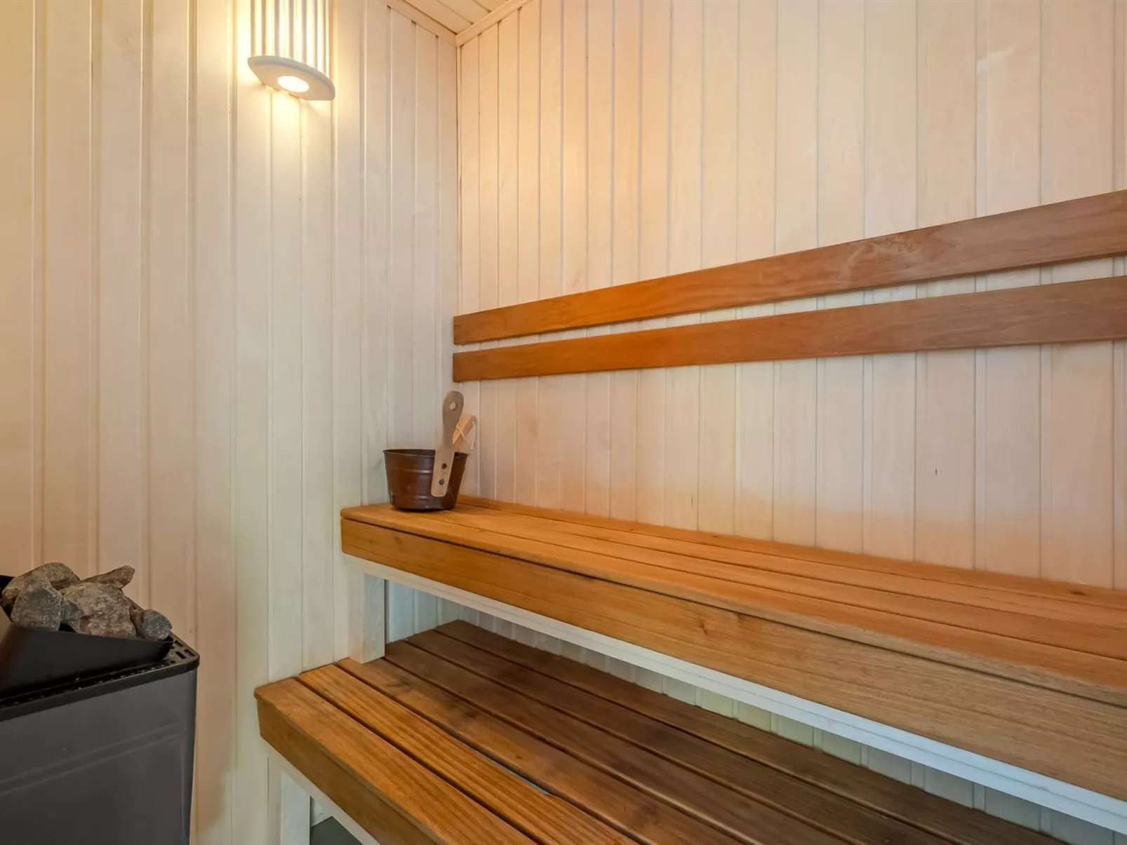 "Donka" - 25m from the sea-Binnen