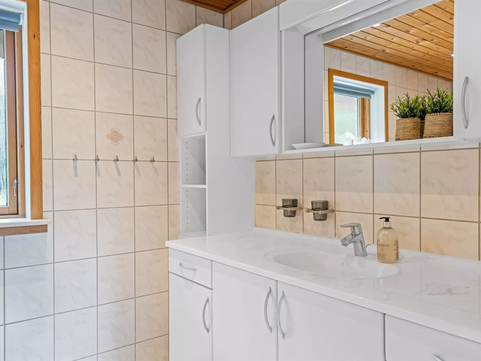 "Menard" - 1.2km from the sea-Binnen