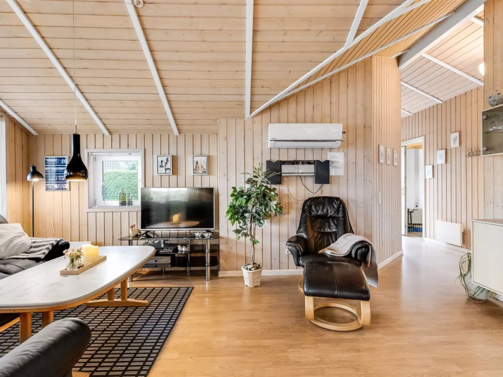 "Trifun" - 300m from the sea-Binnen