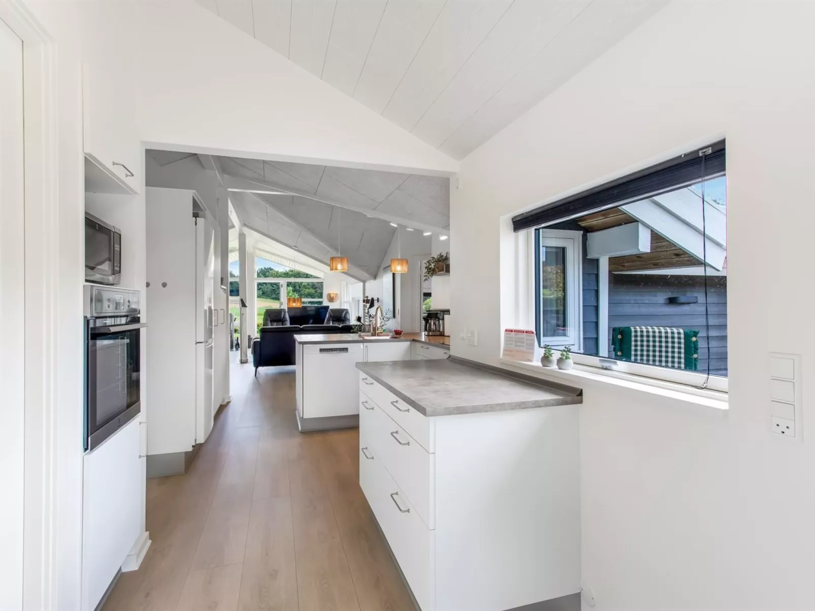 "Eisa" - 75m from the sea-Binnen