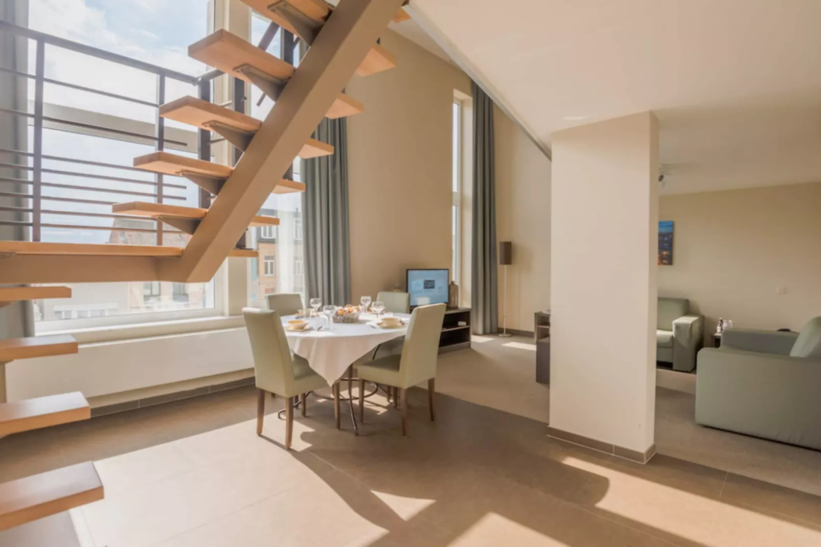 ARASS HOTEL & BUSINESS FLATS - Family apartment-Eetkamer