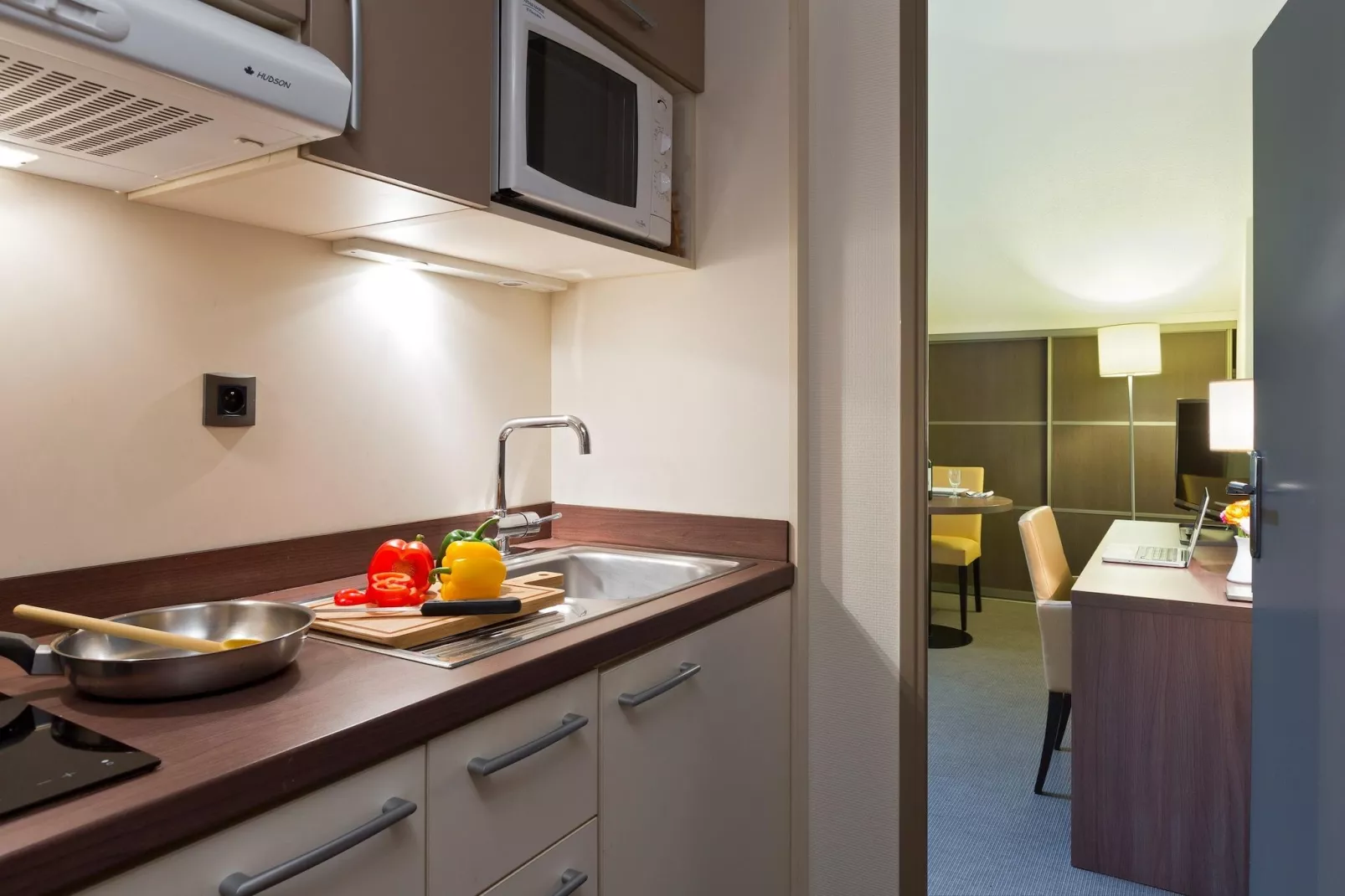 1-Bedroom Apartment park/pool view - LA RESERVE-Keuken